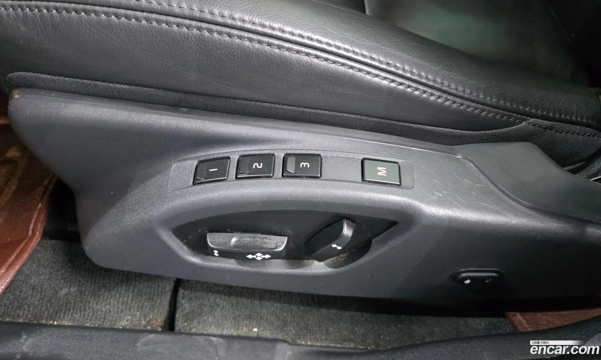 Volvo XC60 2016 YV1DZARBDG2879053 — 19