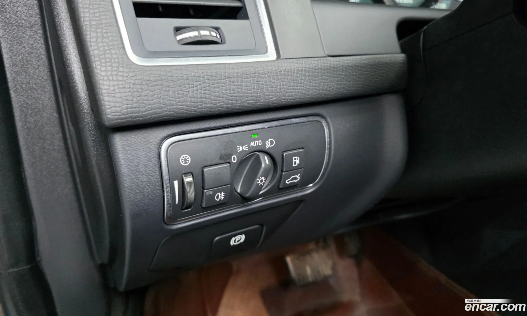 Volvo XC60 2016 YV1DZARBDG2879053 — 11
