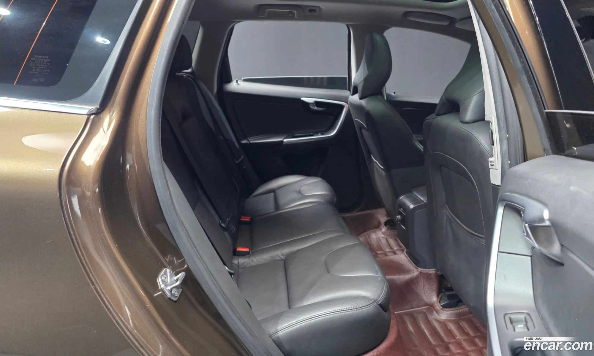 Volvo XC60 2016 YV1DZARBDG2879053 — 2