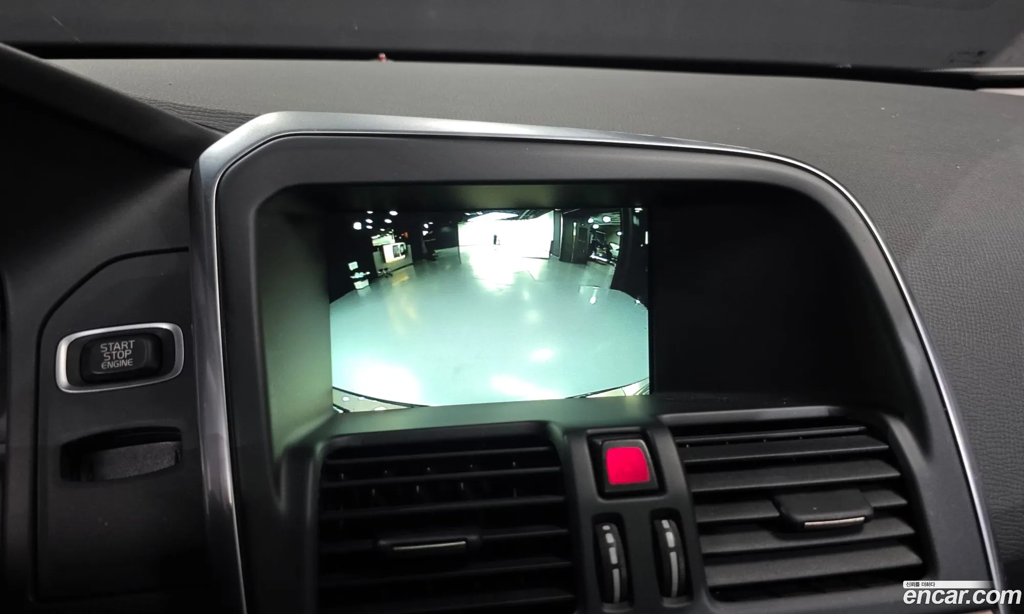 Volvo XC60 2016 YV1DZARBDG2879053 — 14
