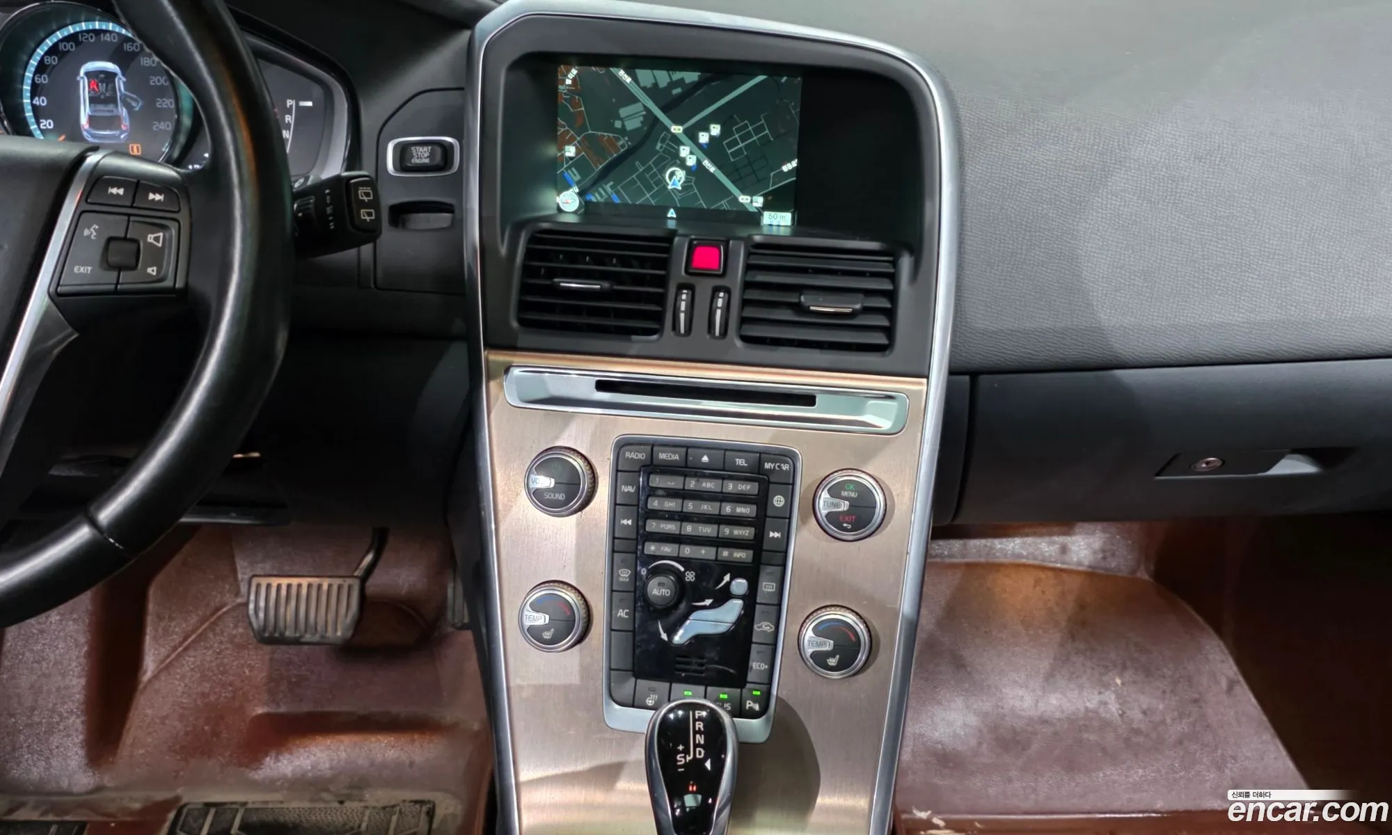 Volvo XC60 2016 YV1DZARBDG2879053 — 5