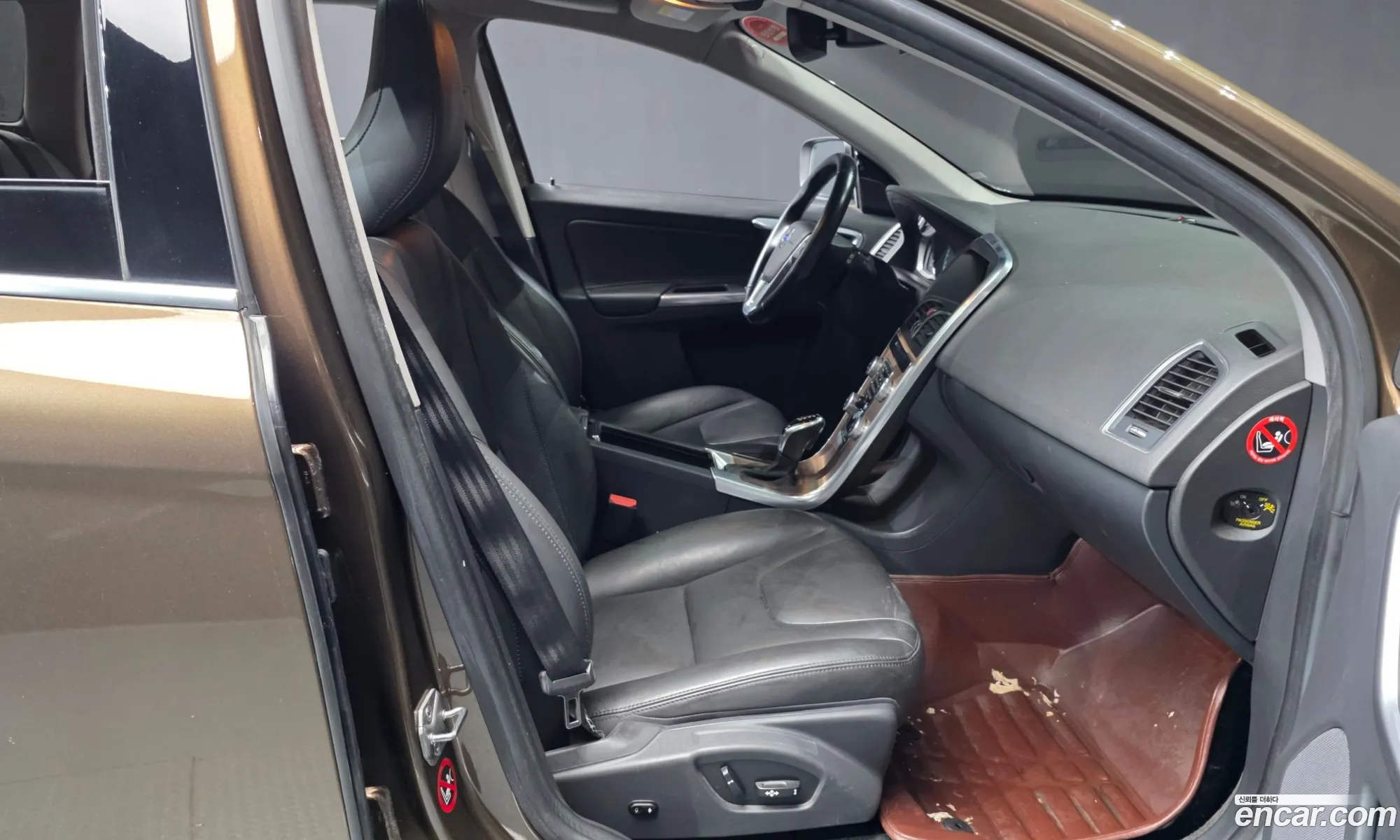 Volvo XC60 2016 YV1DZARBDG2879053 — 17