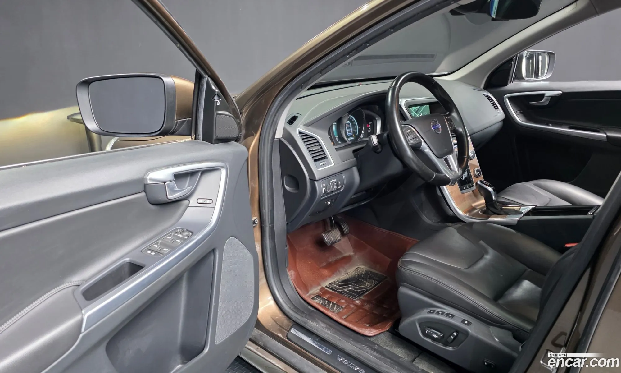 Volvo XC60 2016 YV1DZARBDG2879053 — 18