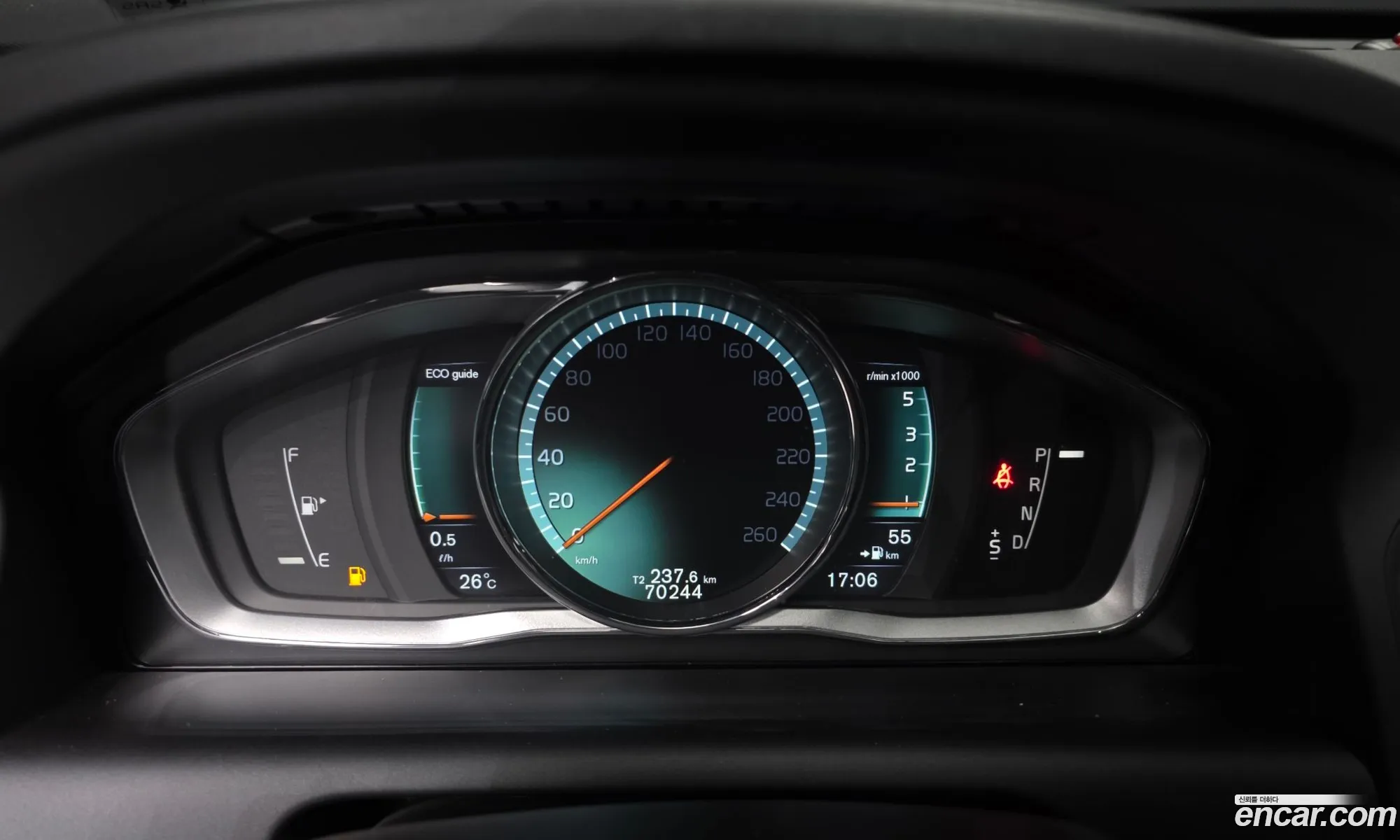 Volvo XC60 2016 YV1DZARBDG2879053 — 15