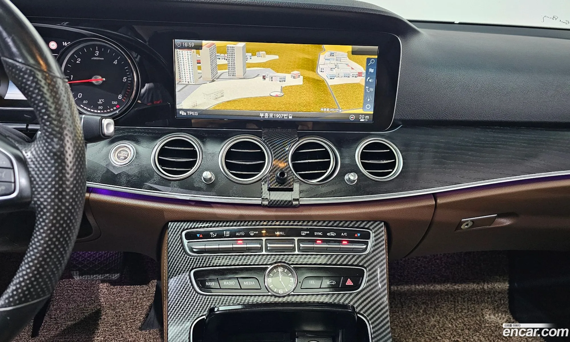 Mercedes-Benz E-Class W213 2016 — 24