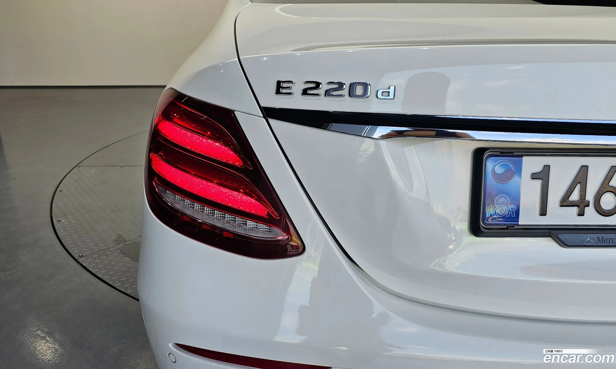 Mercedes-Benz E-Class W213 2016 — 14