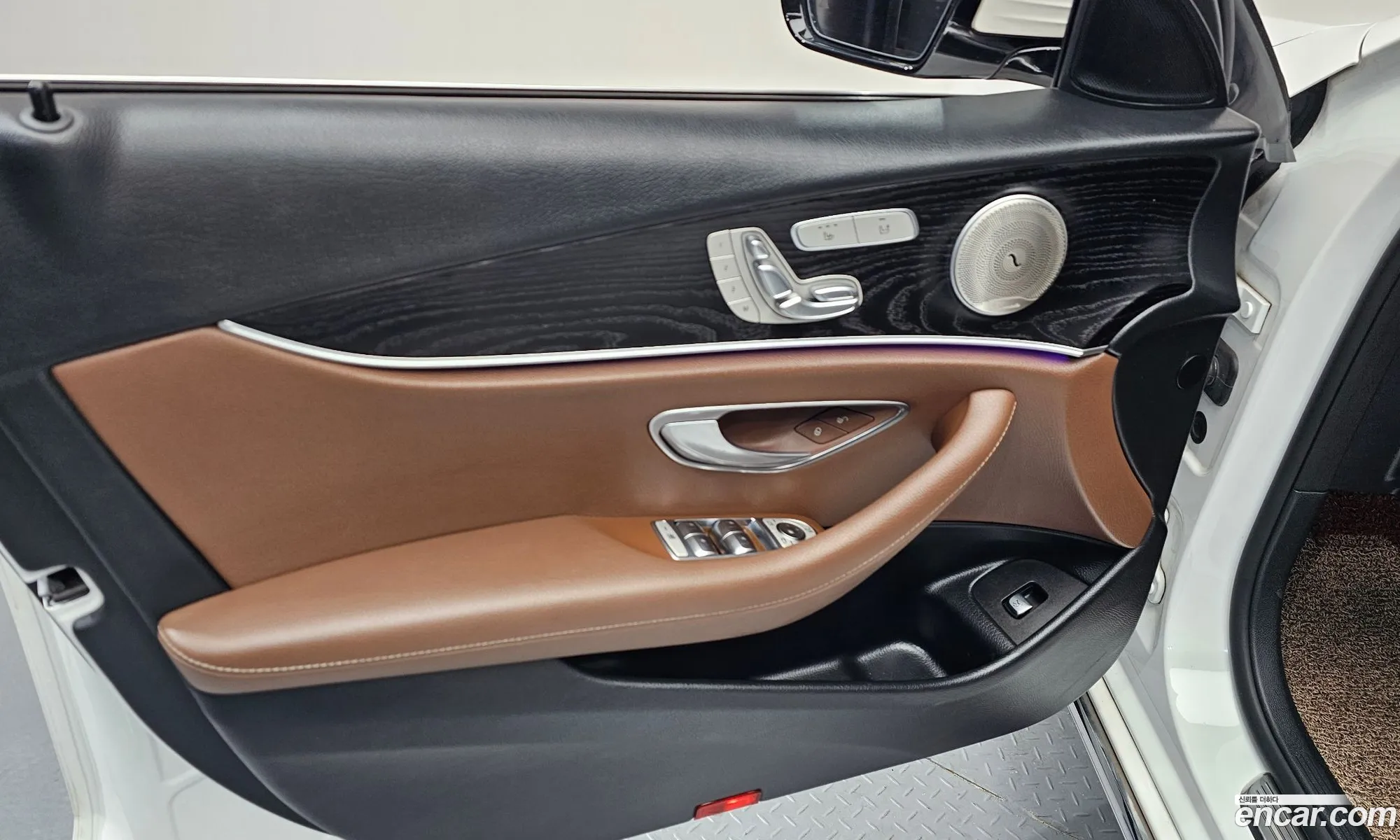 Mercedes-Benz E-Class W213 2016 — 26