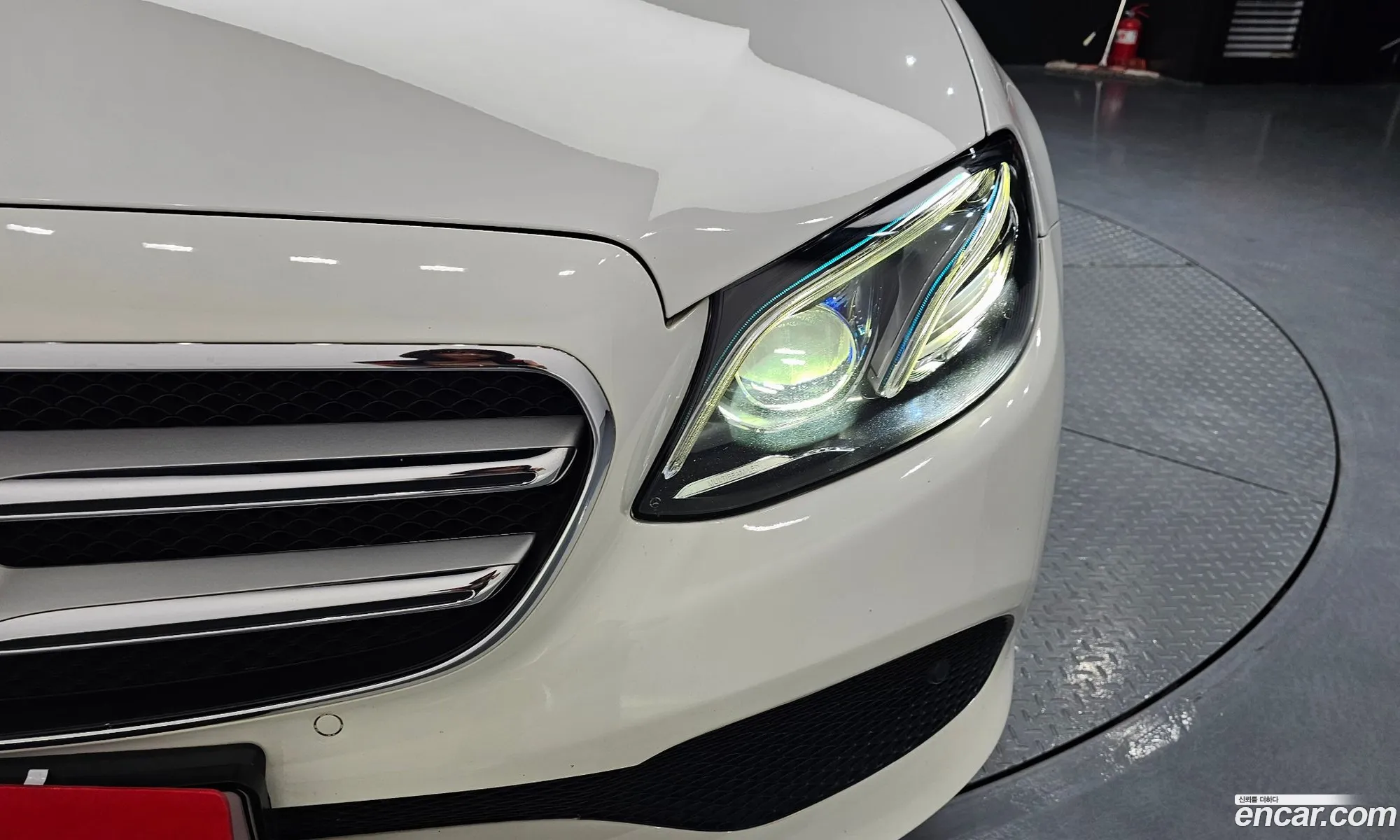 Mercedes-Benz E-Class W213 2016 — 32