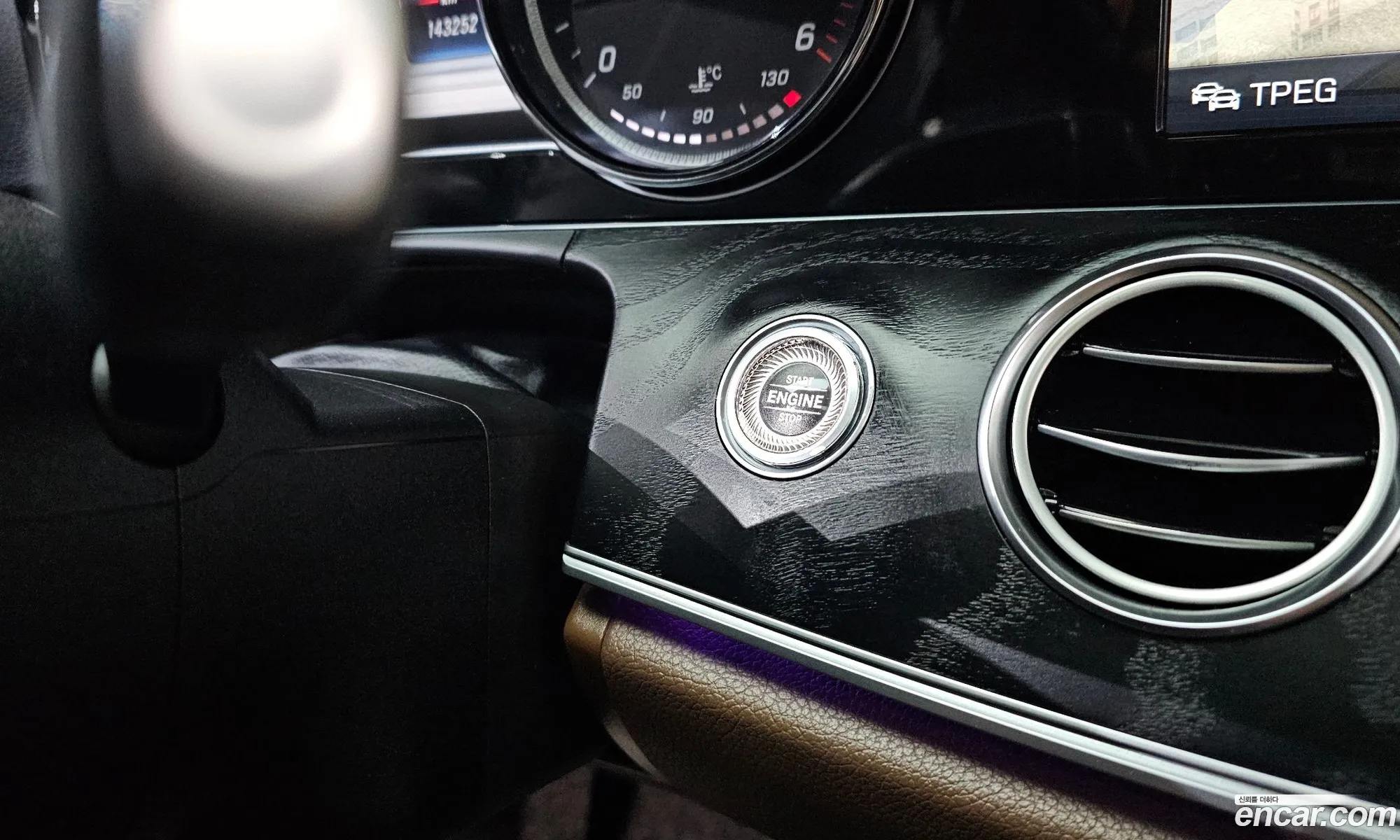 Mercedes-Benz E-Class W213 2016 — 18