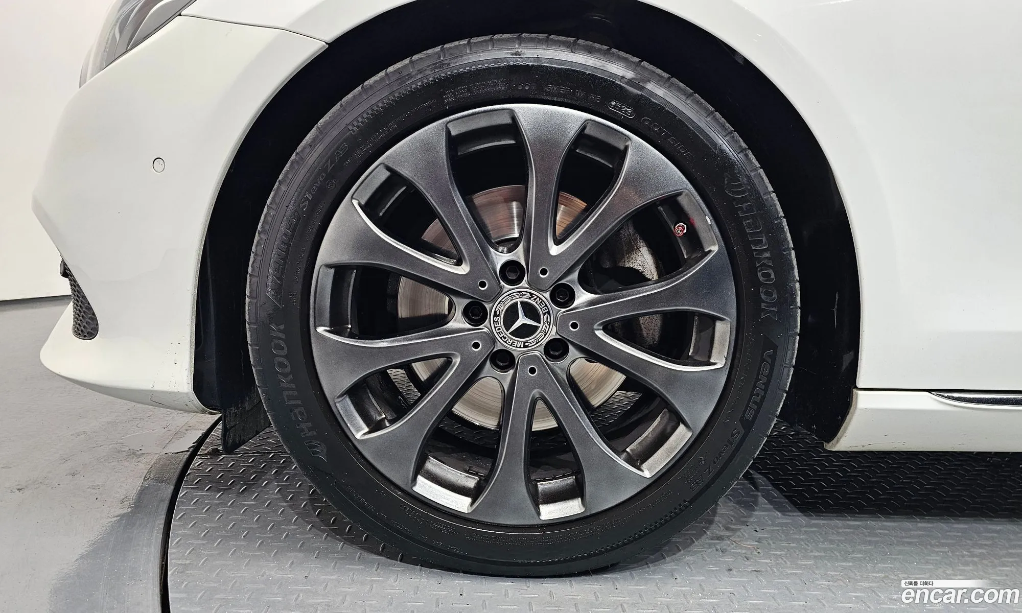 Mercedes-Benz E-Class W213 2016 — 19