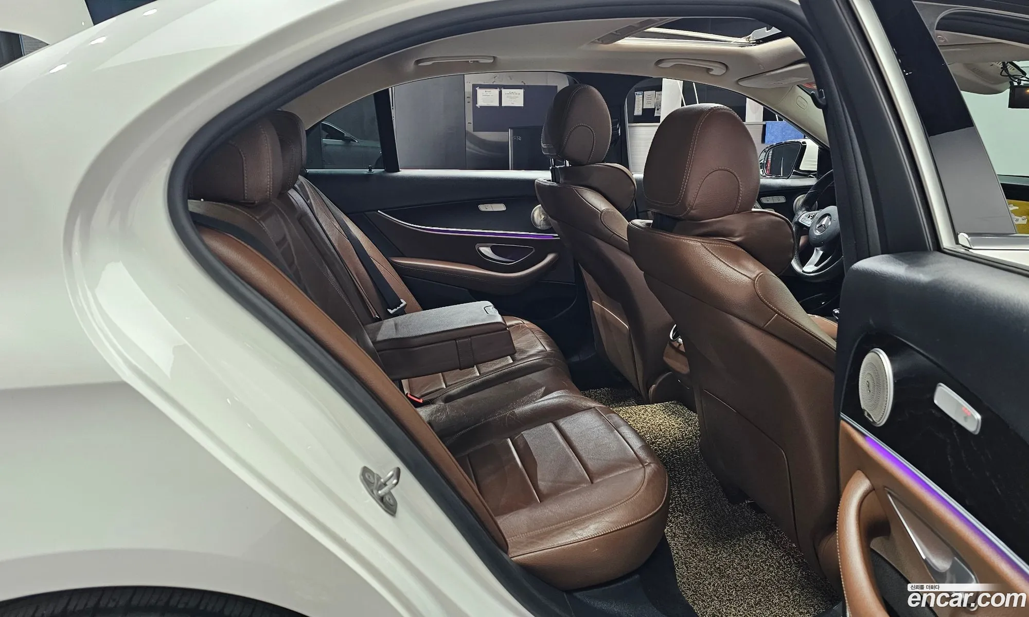 Mercedes-Benz E-Class W213 2016 — 31