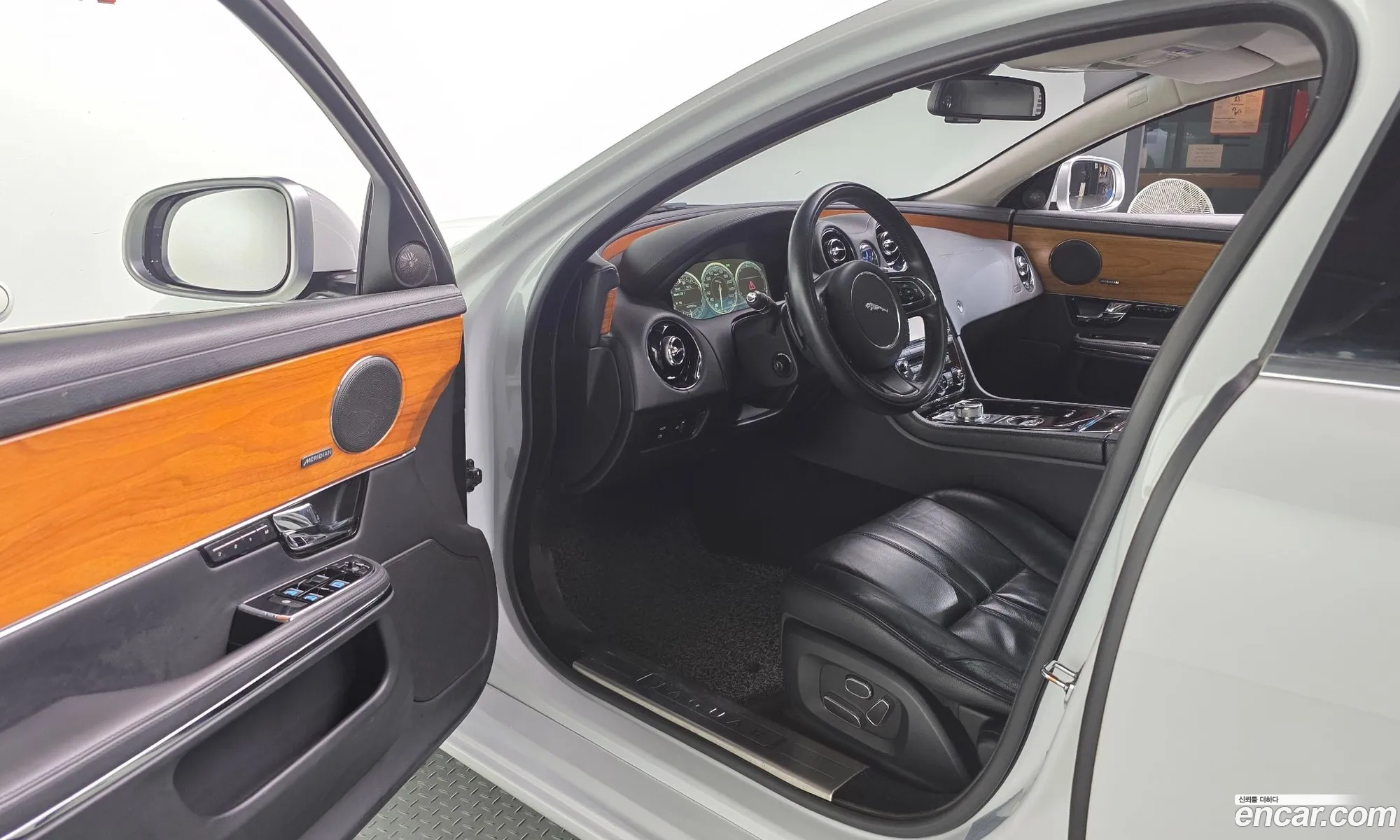 Jaguar XJ 2013 SAJAA20S4DPV46037 — 15