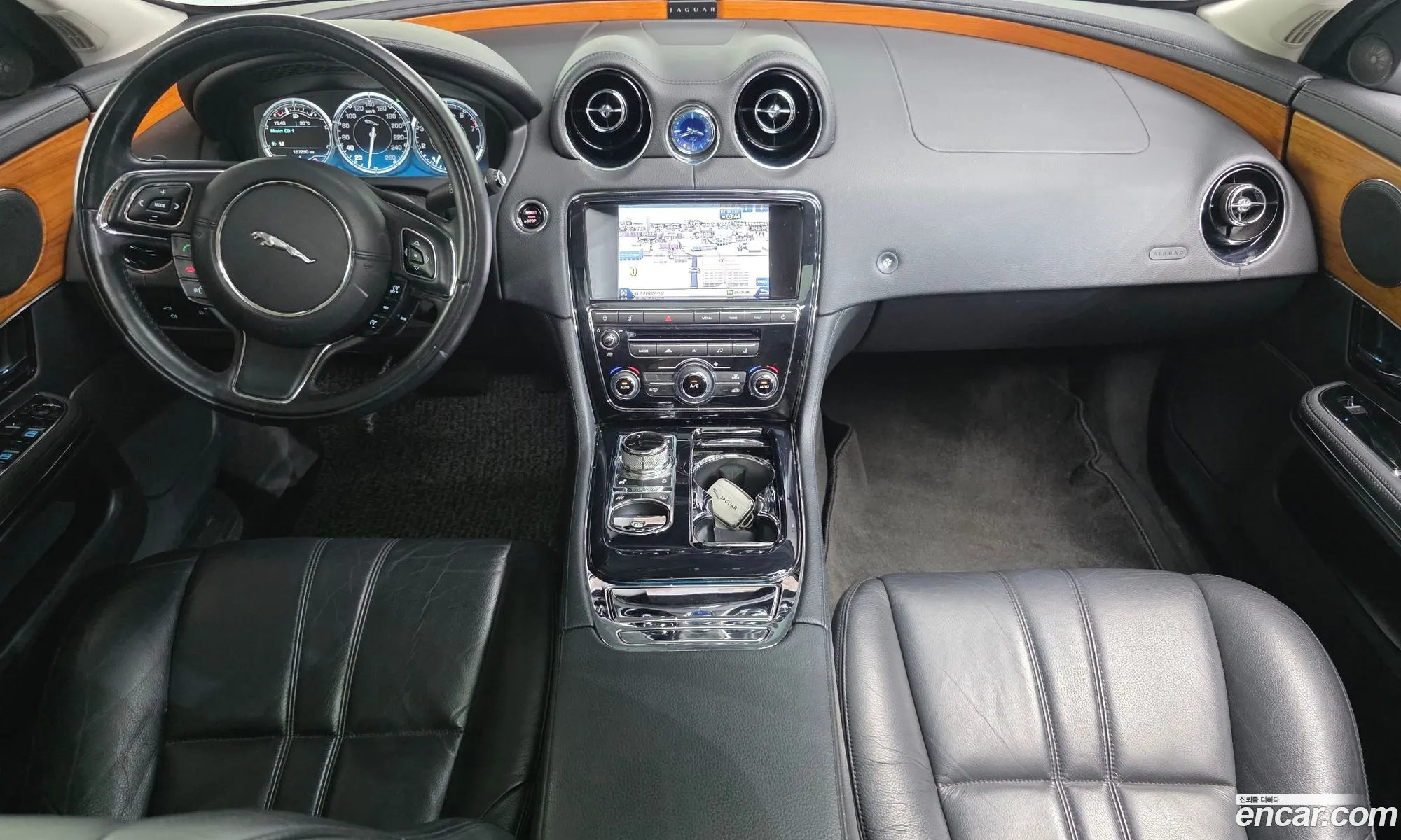 Jaguar XJ 2013 SAJAA20S4DPV46037 — 19