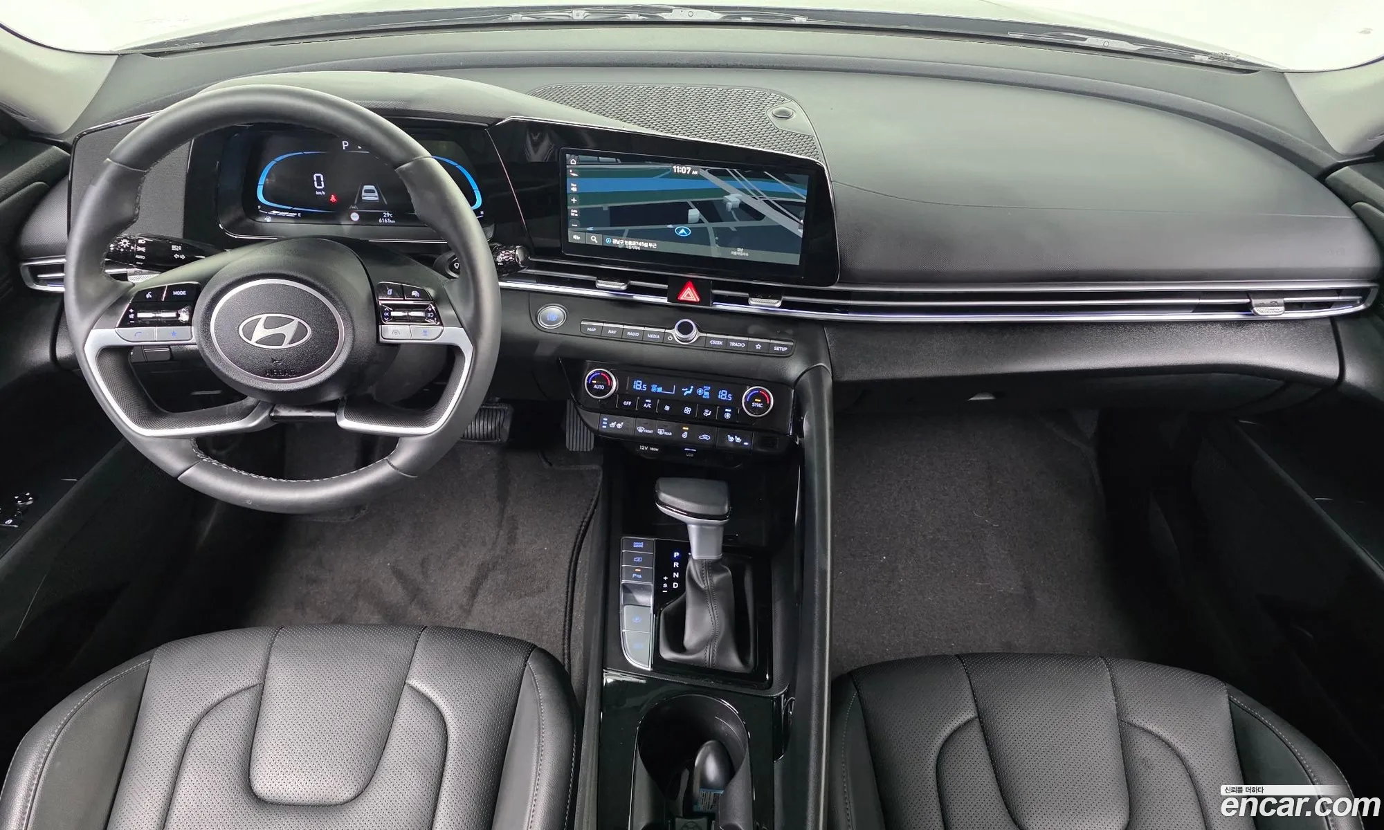 Hyundai Elantra 2025 — 4