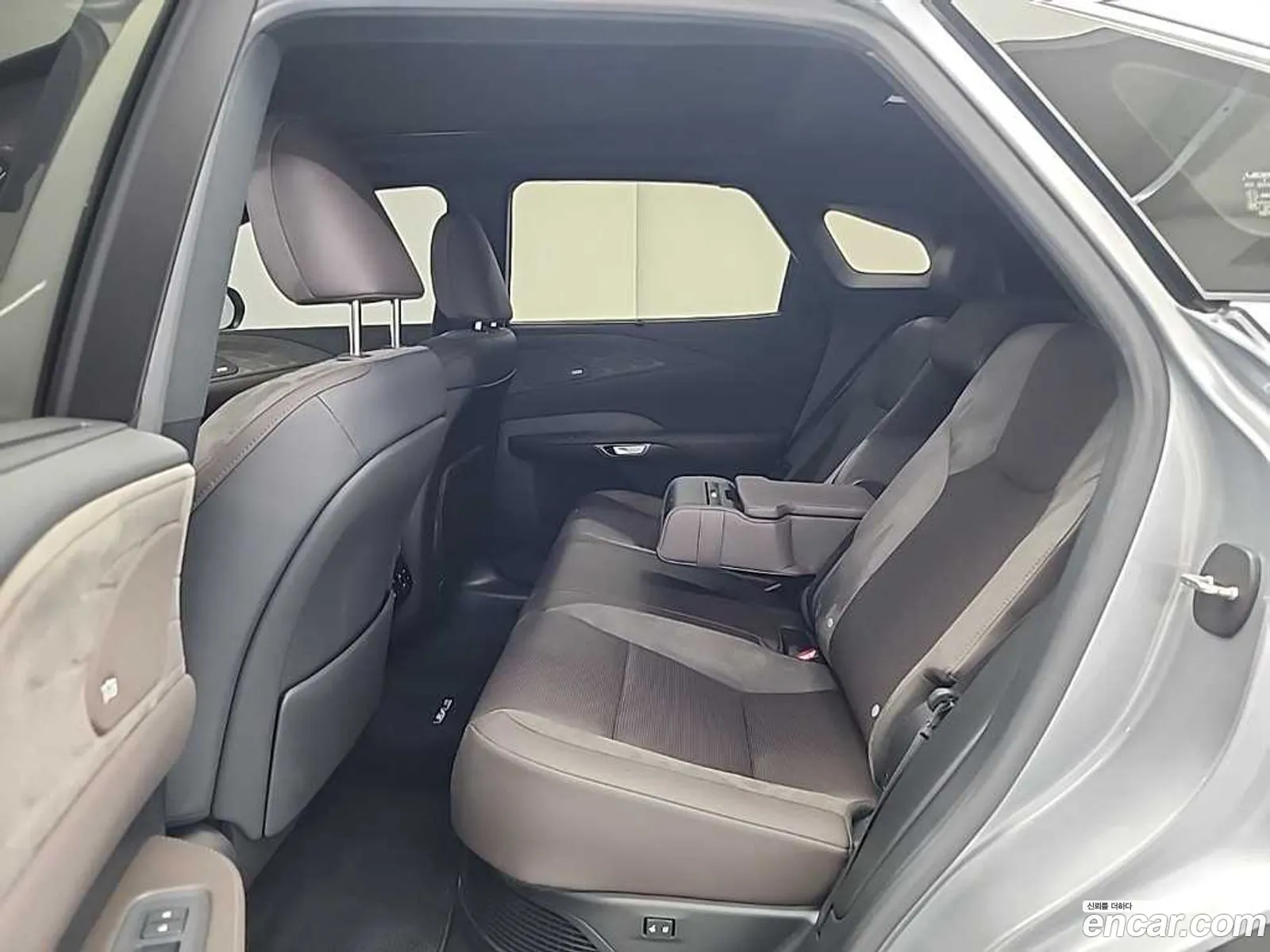 Lexus RX350h 2023 — 11