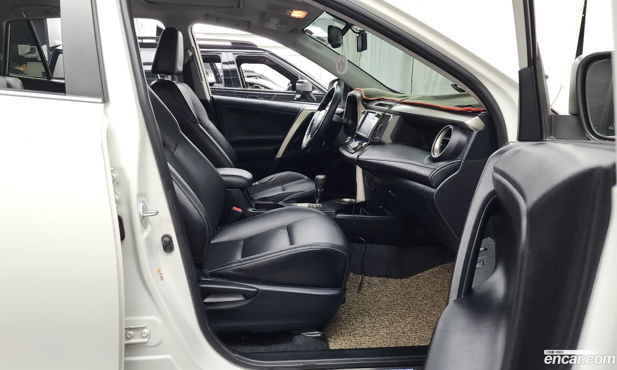 Toyota RAV4 2014 JTMDFREVXED097877 — 16