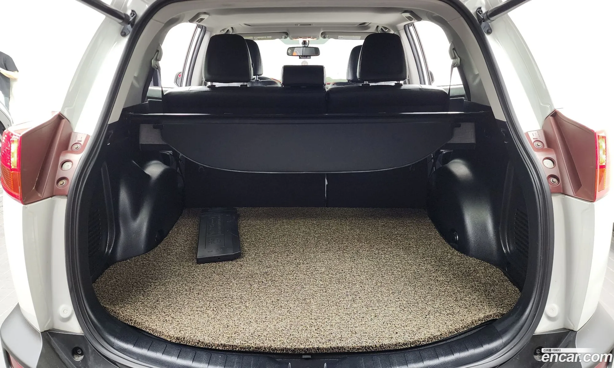 Toyota RAV4 2014 JTMDFREVXED097877 — 10