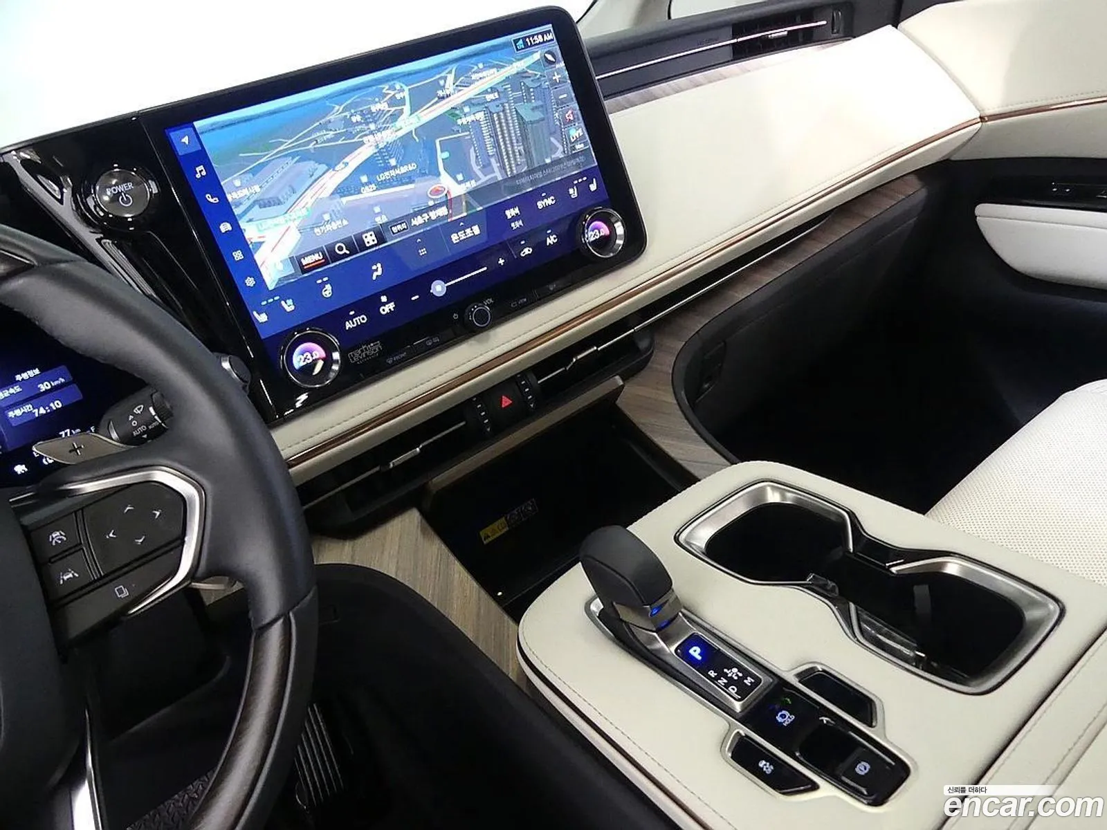 Lexus LM 2024 — 10