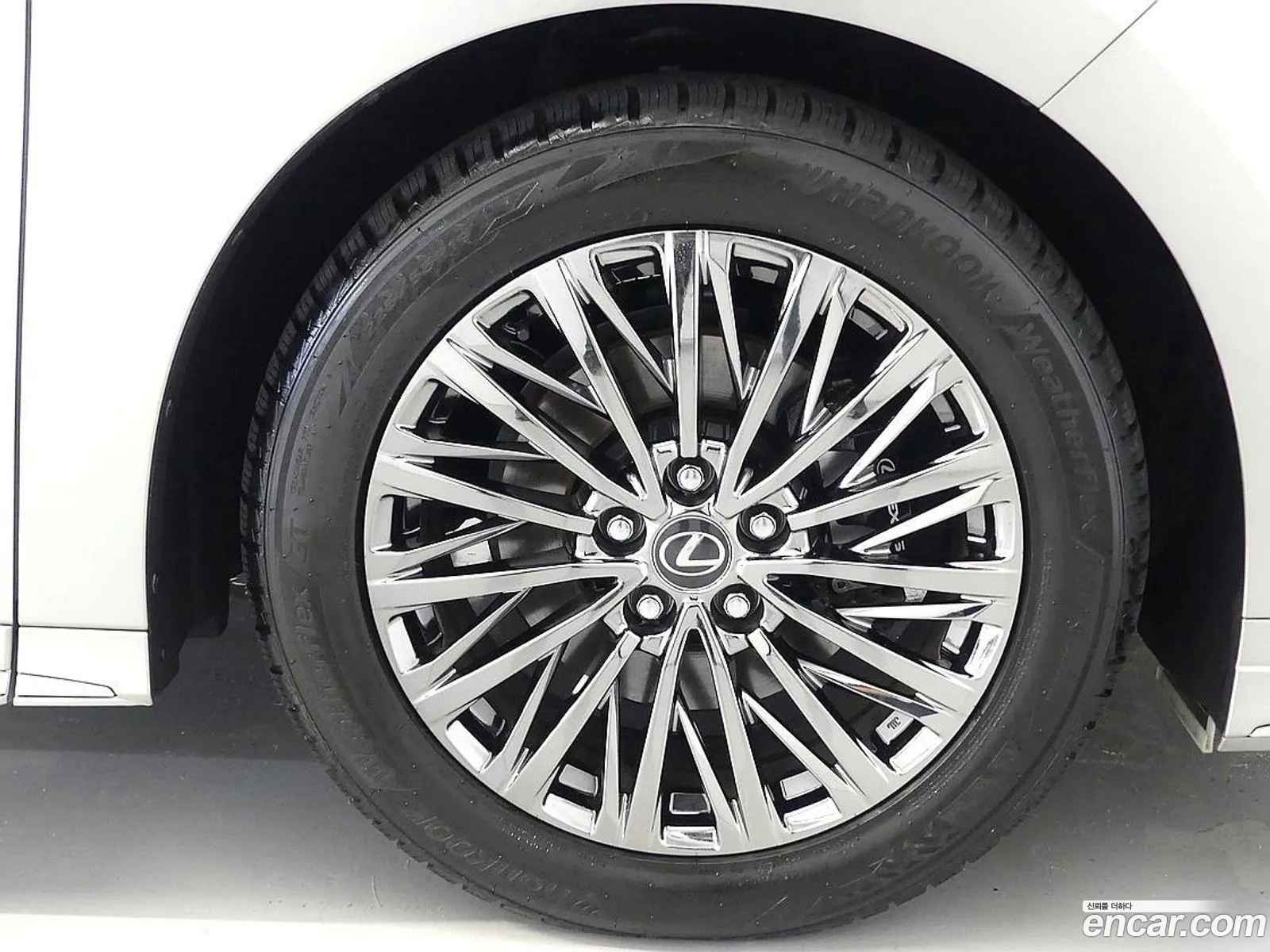 Lexus LM 2024 — 19