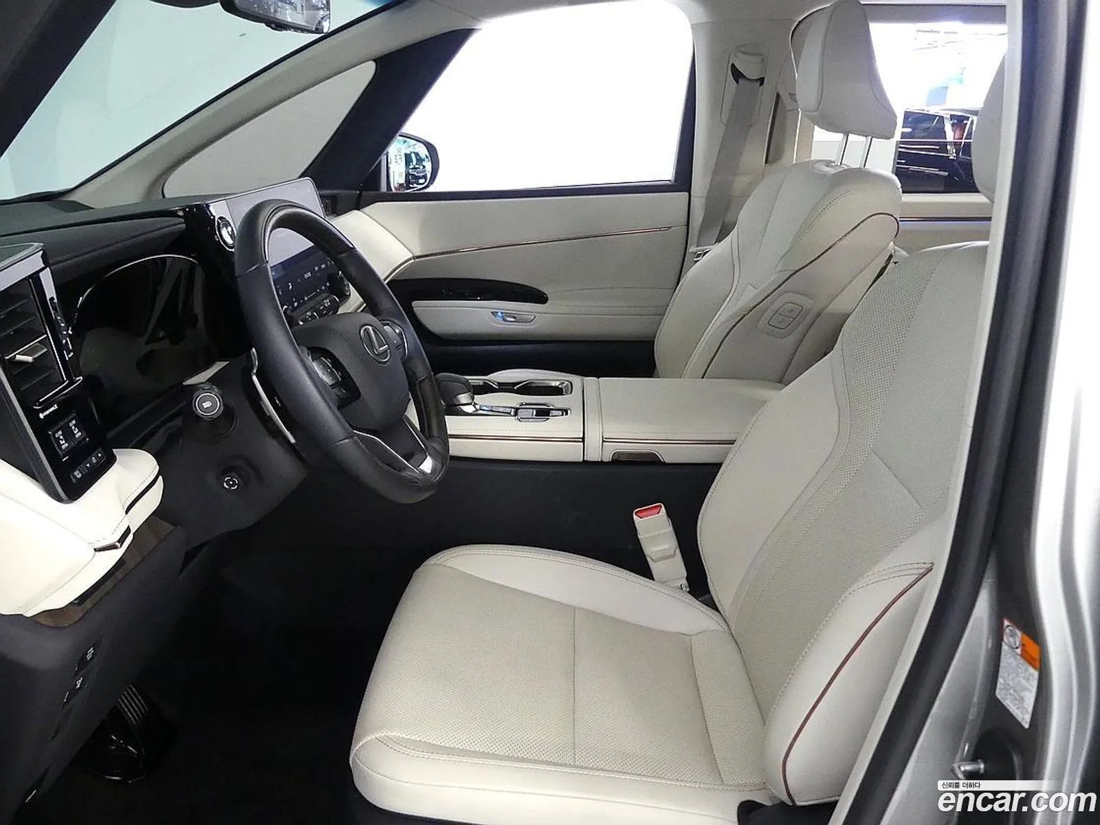 Lexus LM 2024 — 13