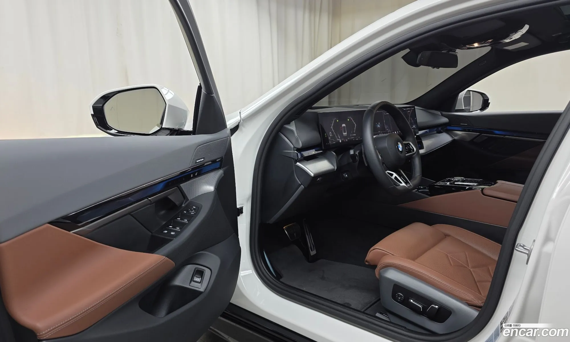 BMW 5 Series 2024 WBA51FJ01RCR52213 — 31