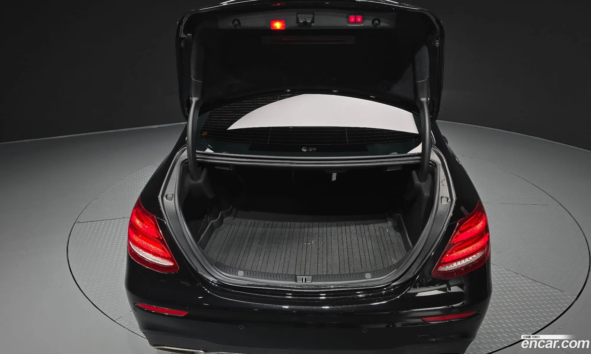 Mercedes-Benz E-Class W213 2017 WDDZF4KB7HA201885 — 27