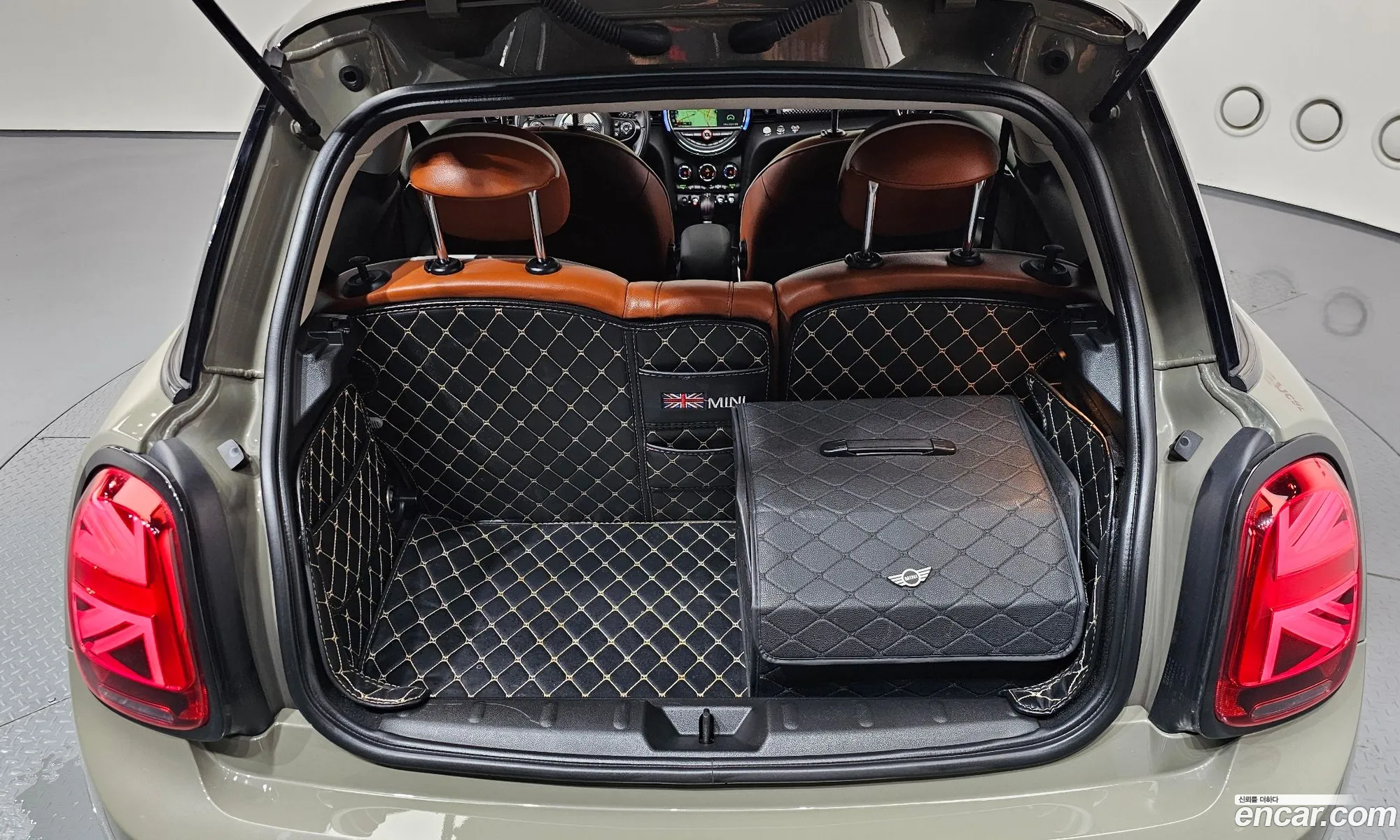 Mini Cooper S 2018 WMWXP7102KT878643 — 17