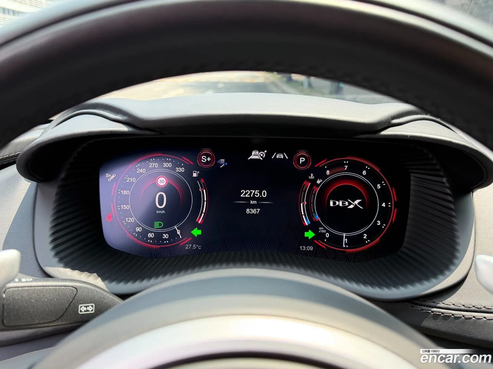 Aston Martin DBX 2023 — 6