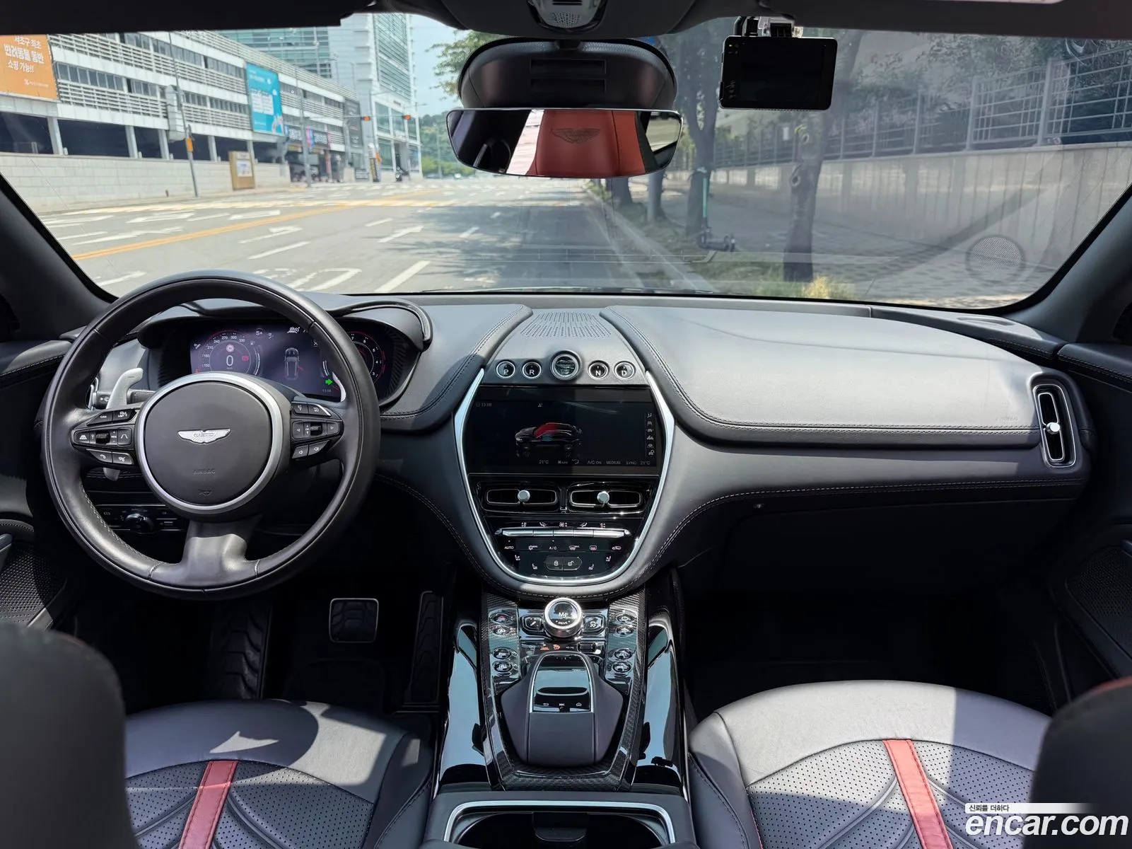Aston Martin DBX 2023 — 5