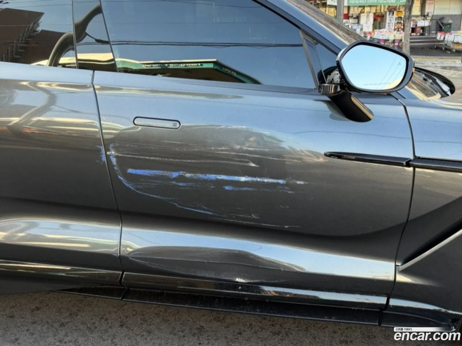 Aston Martin DBX 2023 — 18