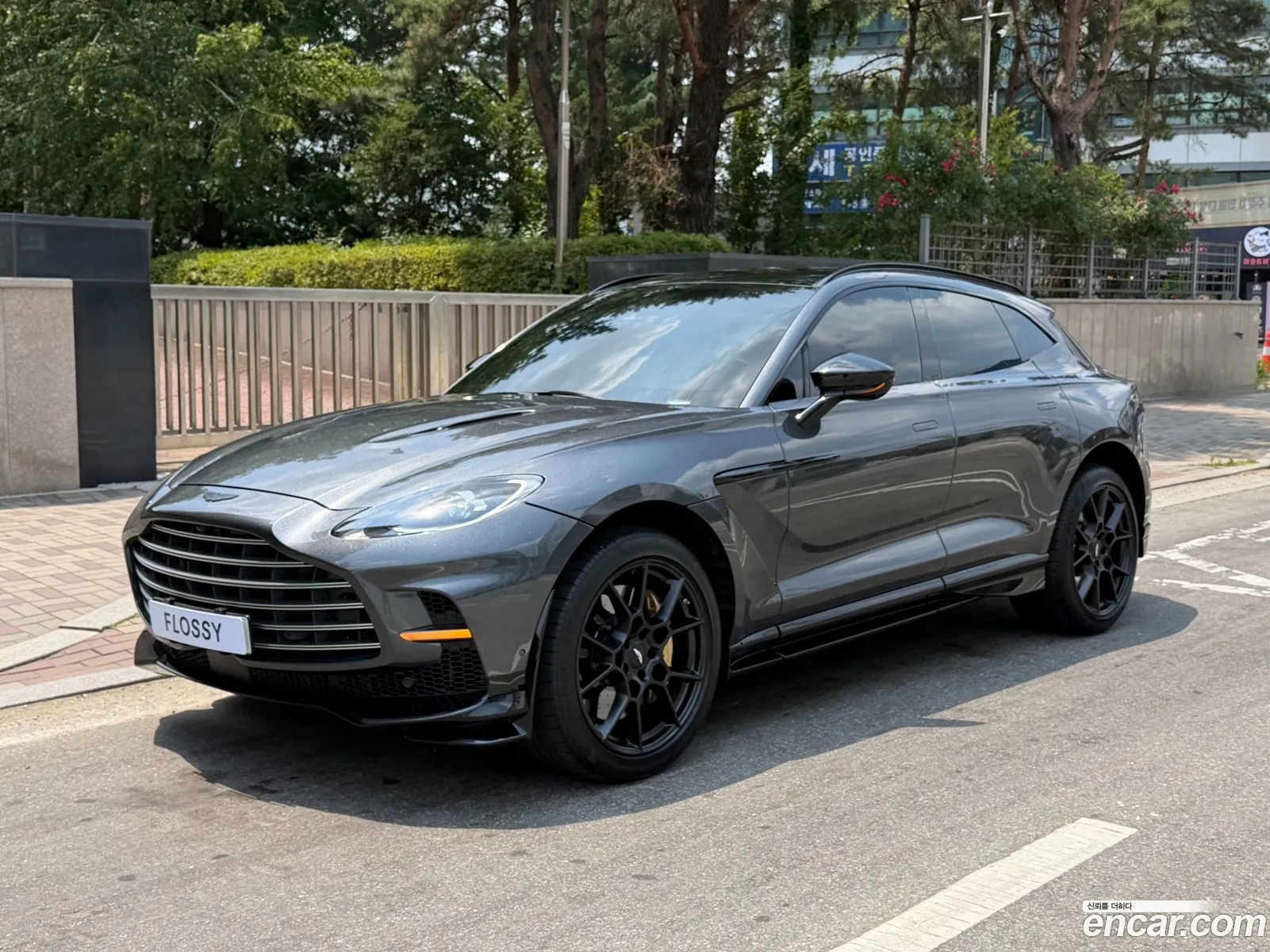 Aston Martin DBX 2023 — 20