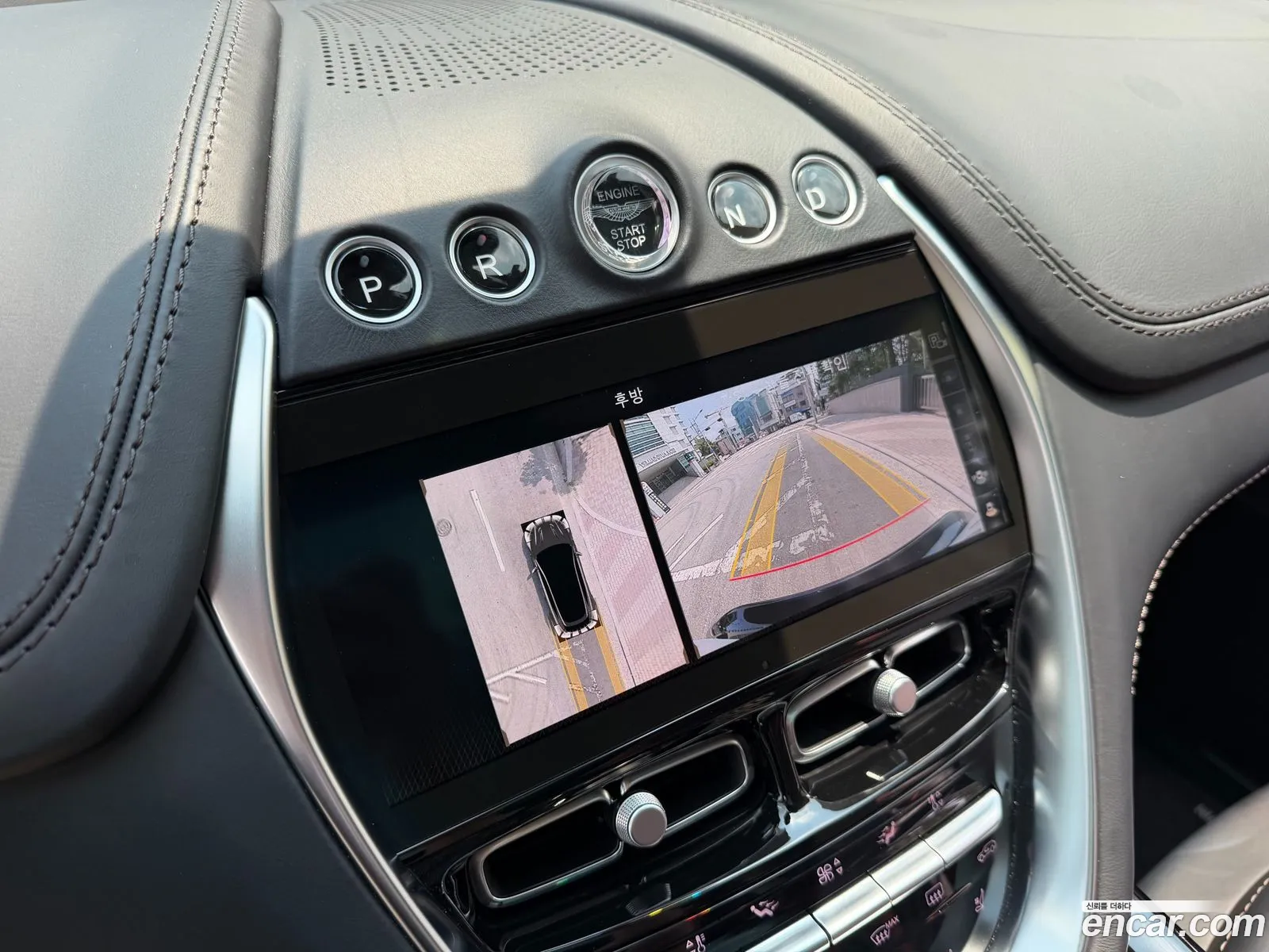 Aston Martin DBX 2023 — 11