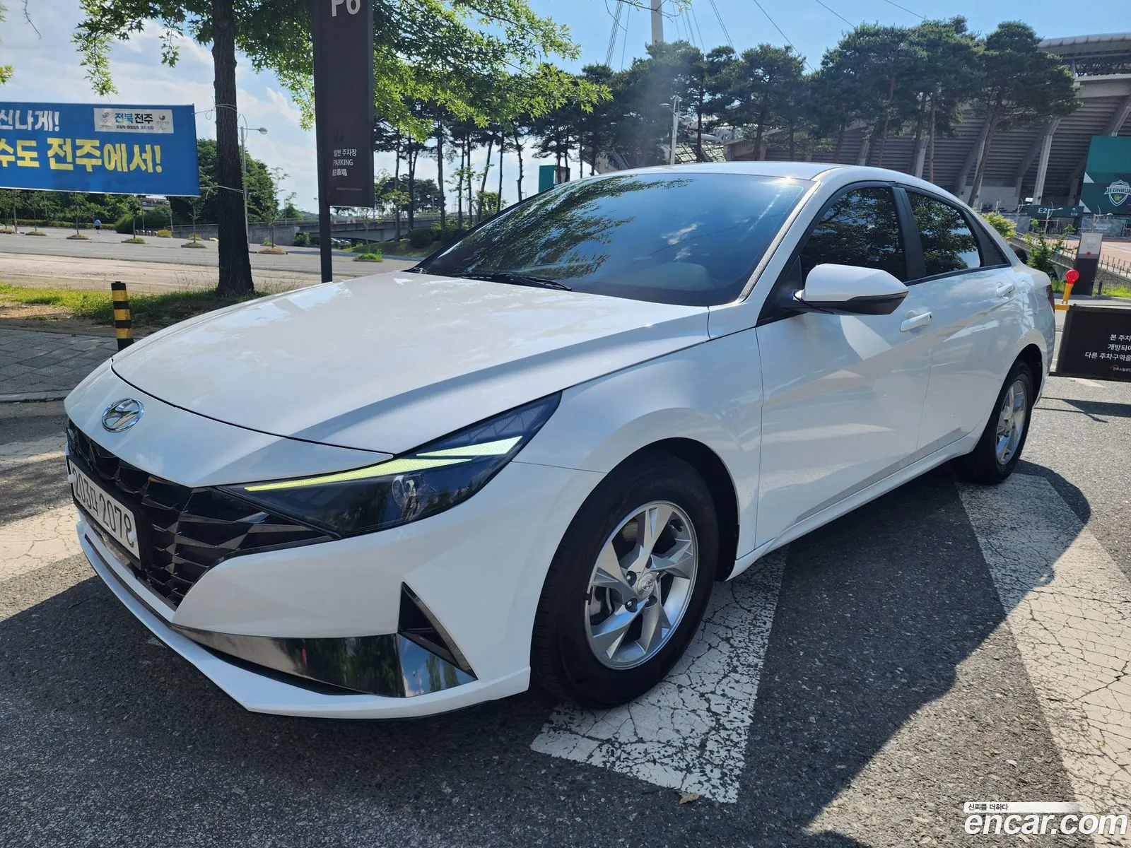 Hyundai Elantra 2022 — 4