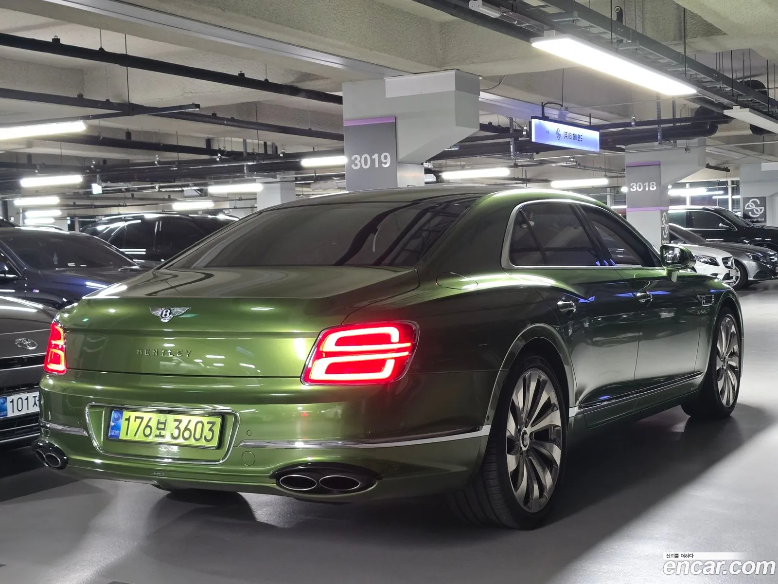 Bentley Flying Spur 2022 — 13
