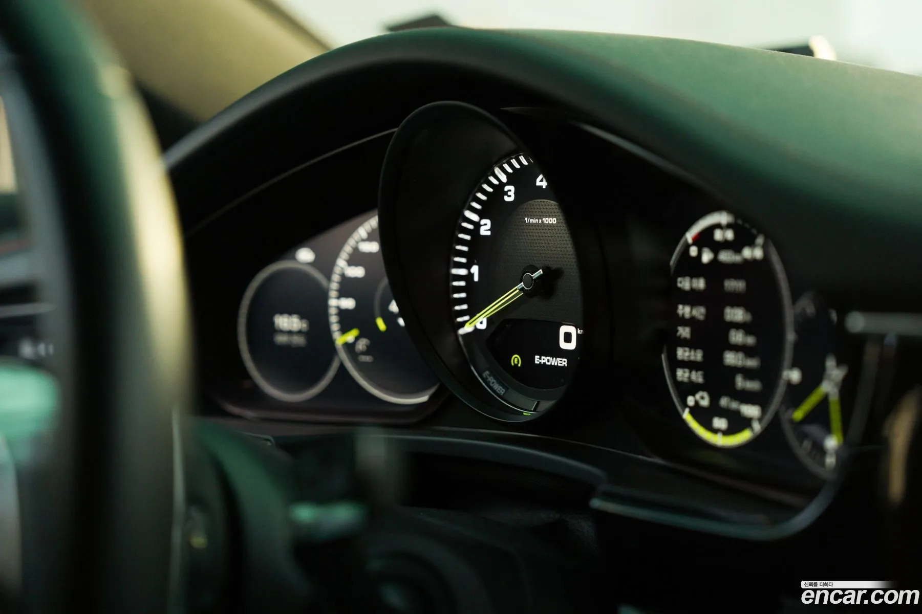 Porsche Panamera 2018 — 12