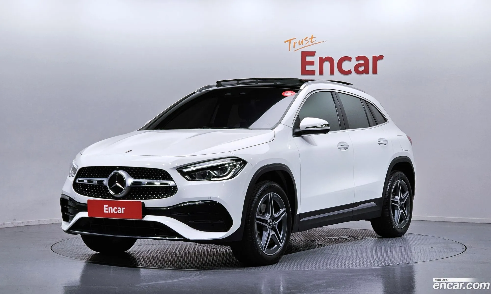 Mercedes-Benz GLA-Class H247 2023 — 24
