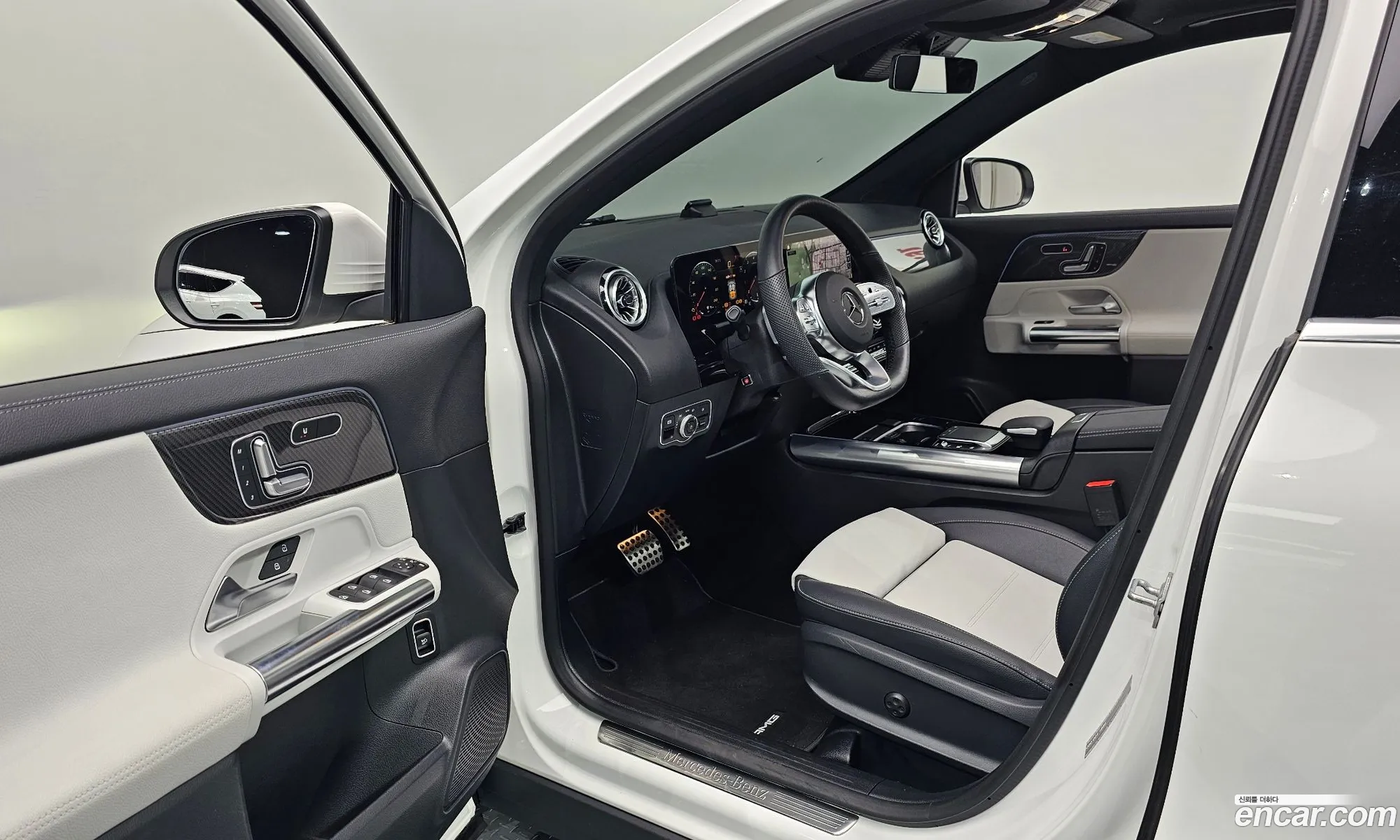 Mercedes-Benz GLA-Class H247 2023 — 9