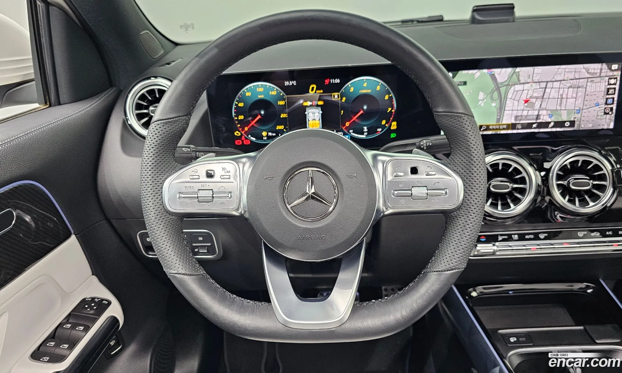 Mercedes-Benz GLA-Class H247 2023 — 31