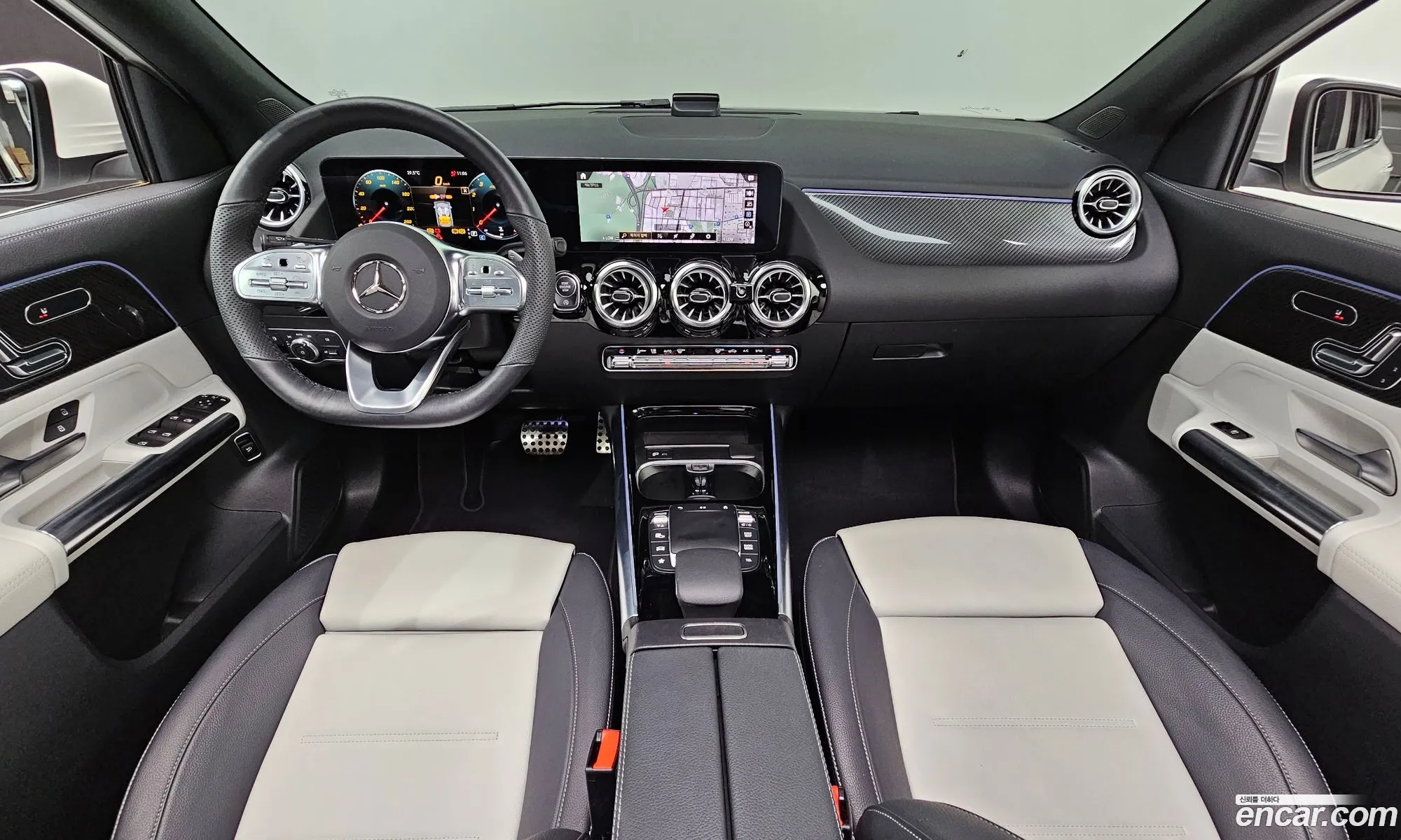 Mercedes-Benz GLA-Class H247 2023 — 11