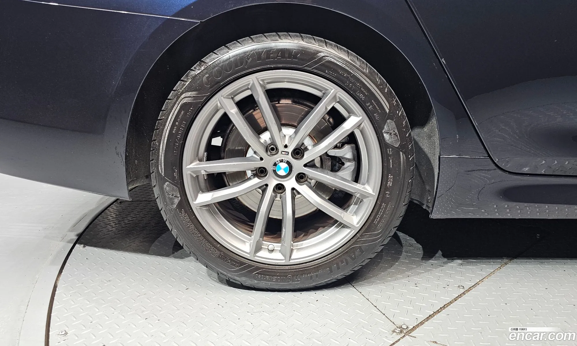 BMW 5 Series 2017 WBAJC3100JWB77108 — 4
