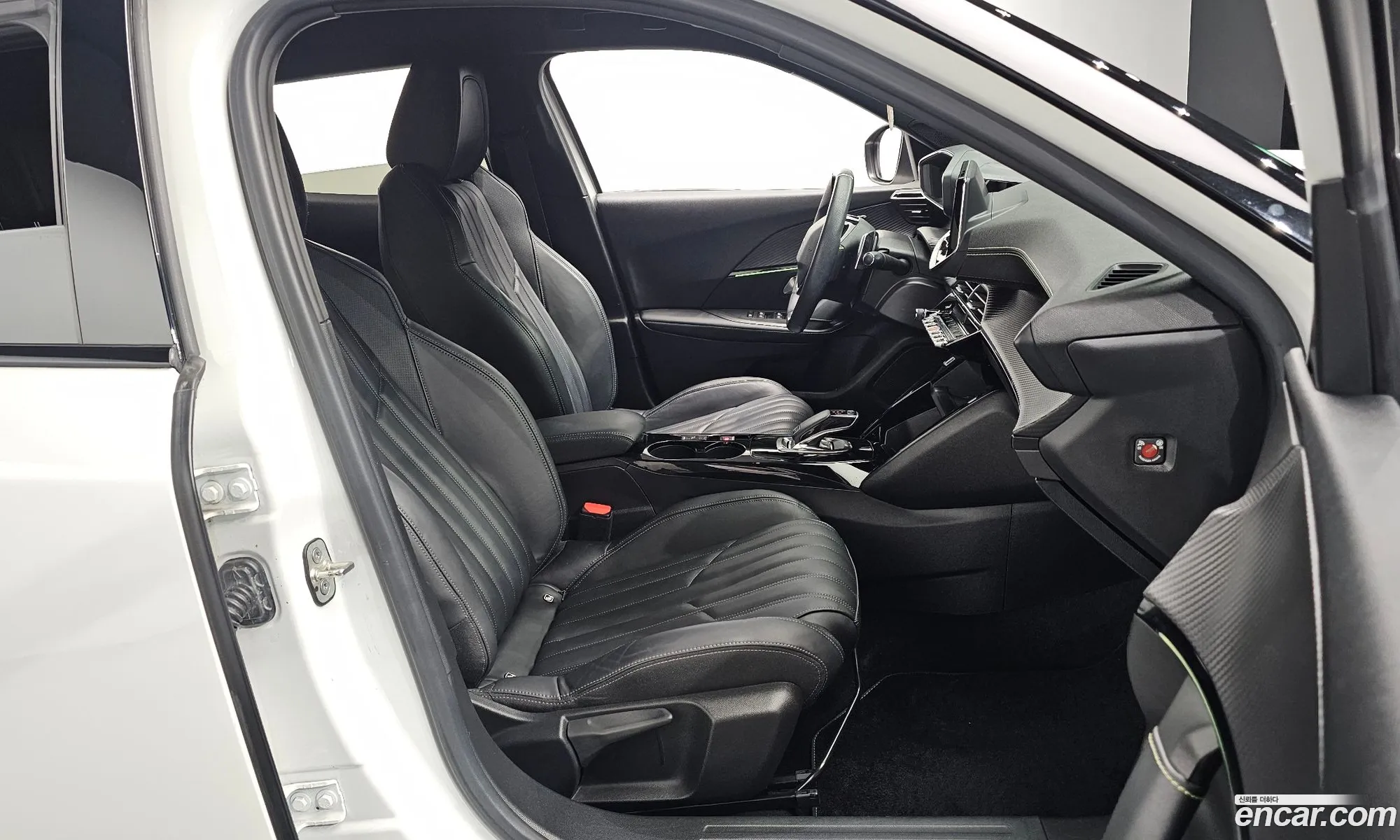 Peugeot 2008 2021 — 28
