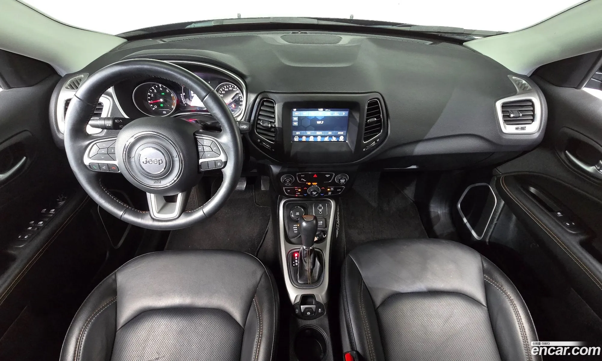 Jeep Compass 2018 3C4NJDBB5JT396620 — 7