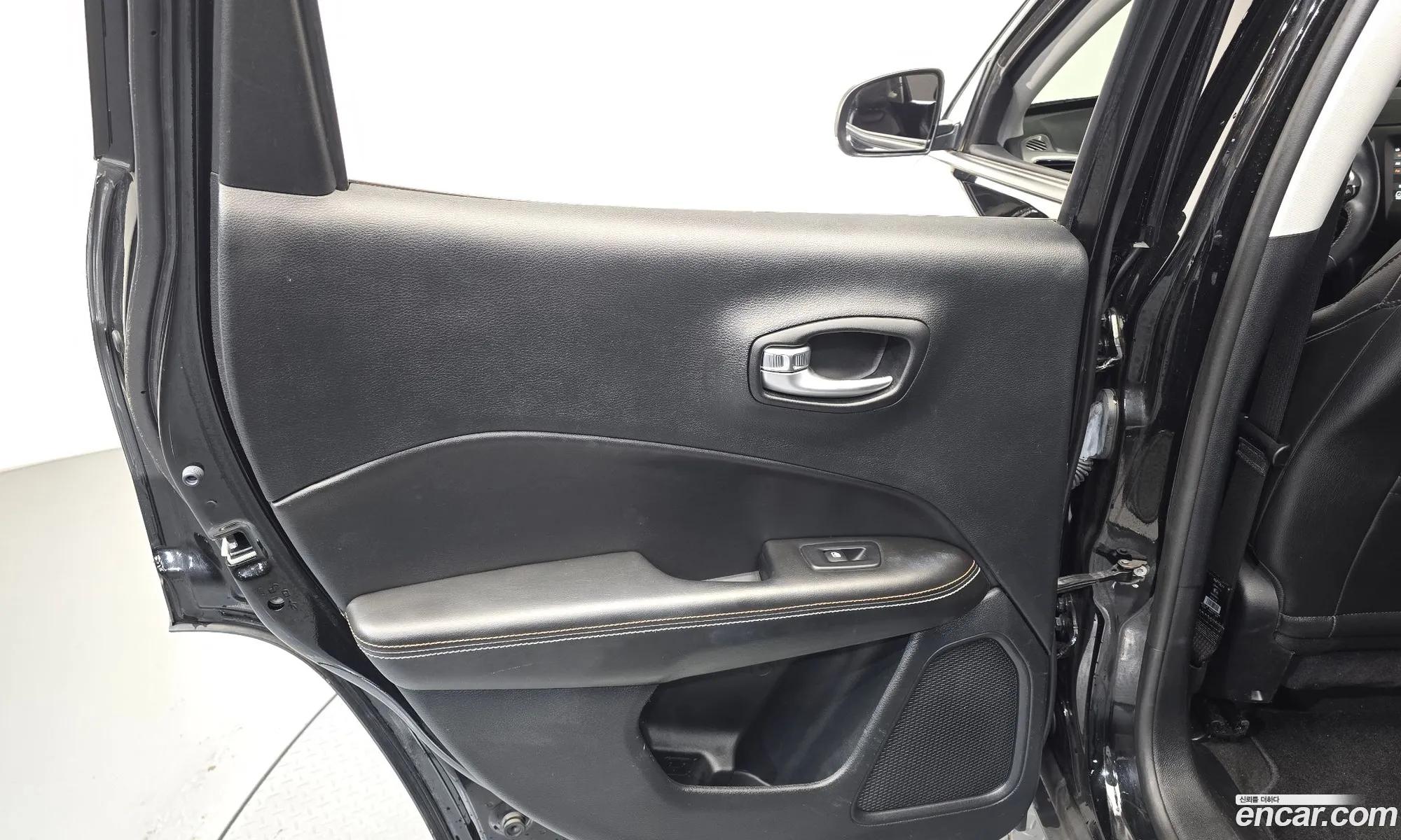 Jeep Compass 2018 3C4NJDBB5JT396620 — 30