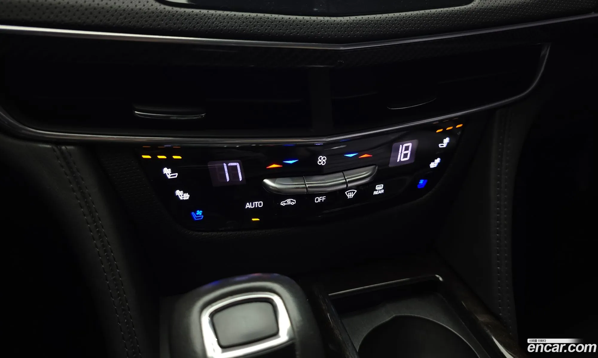 Cadillac CT6 2019 1G6K95RS8KU135337 — 24