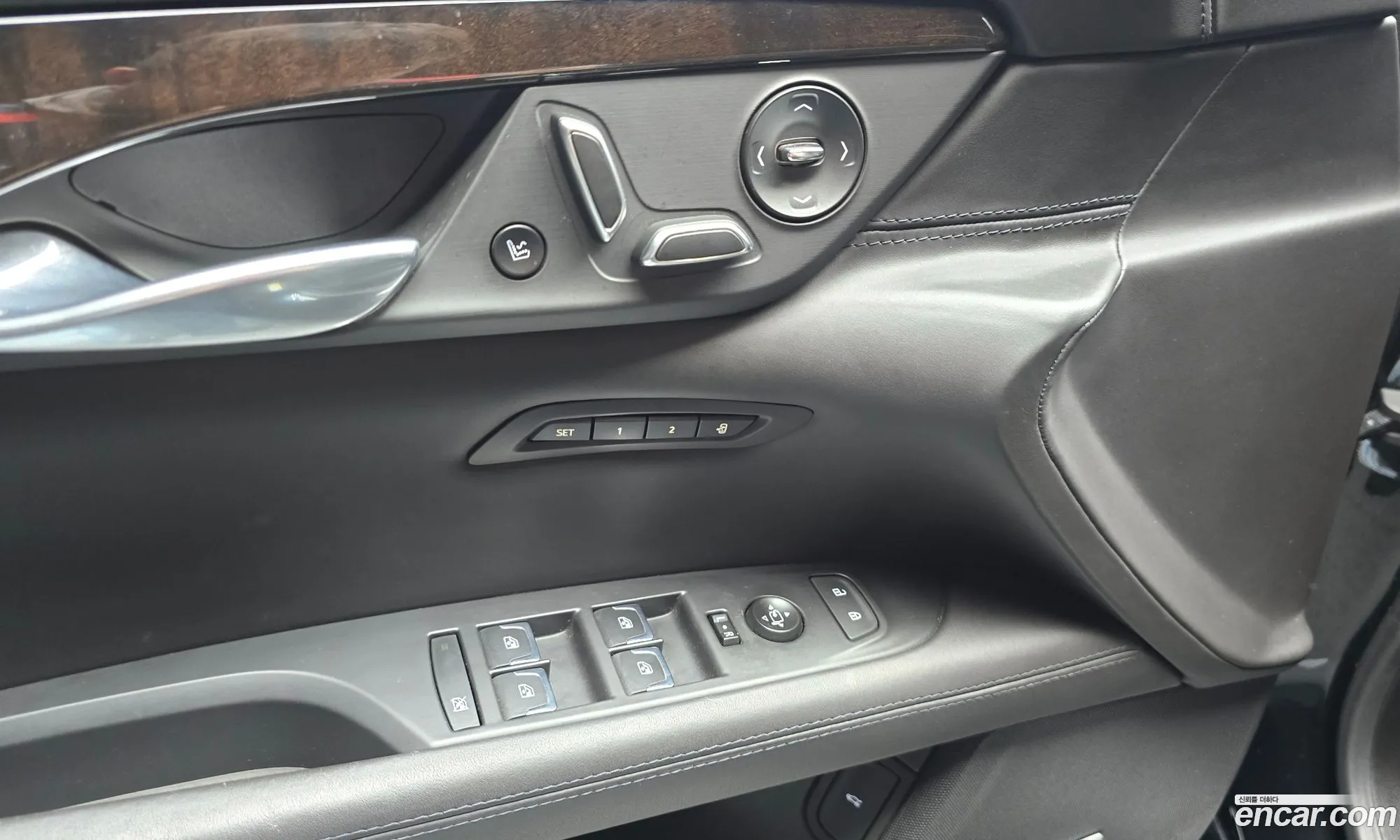 Cadillac CT6 2019 1G6K95RS8KU135337 — 16