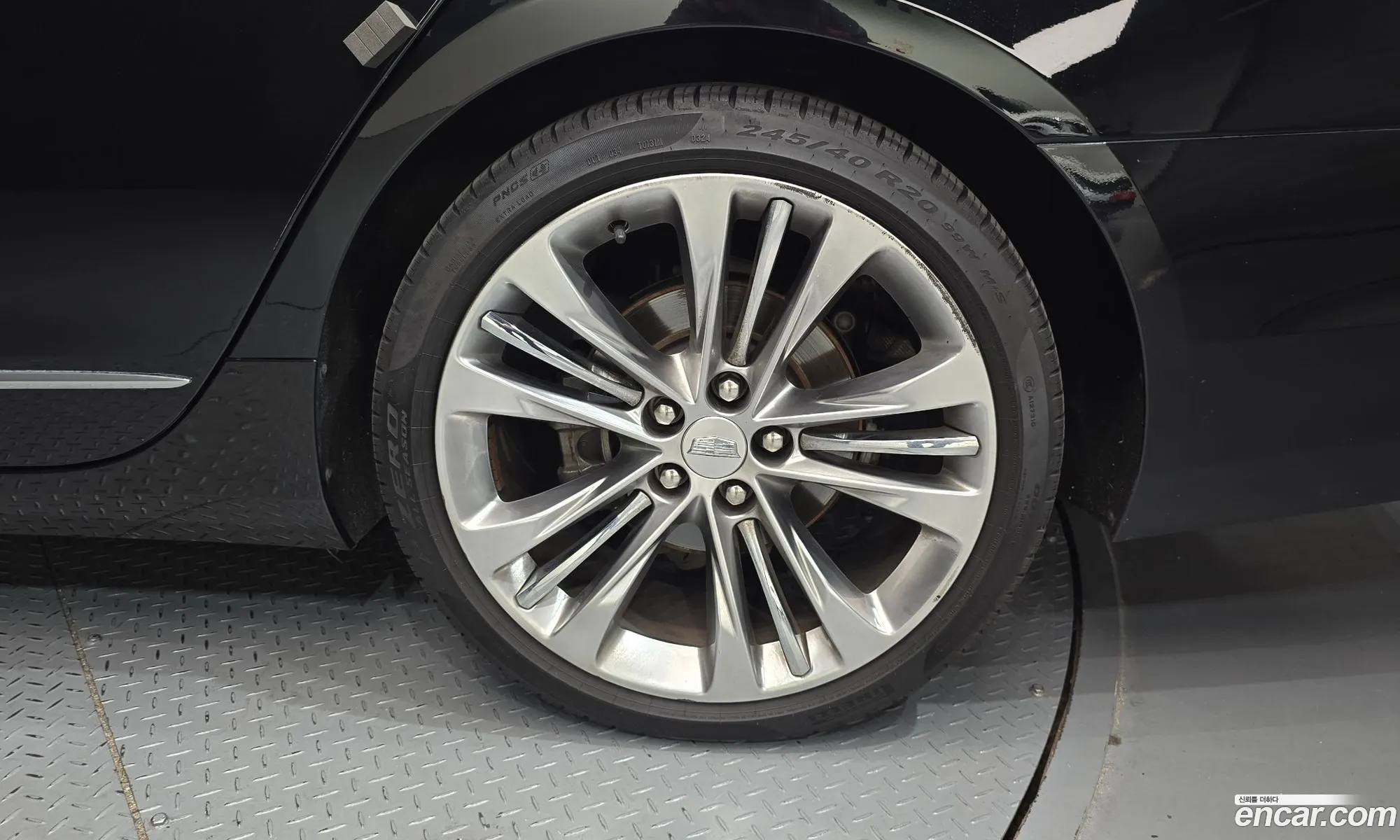 Cadillac CT6 2019 1G6K95RS8KU135337 — 17