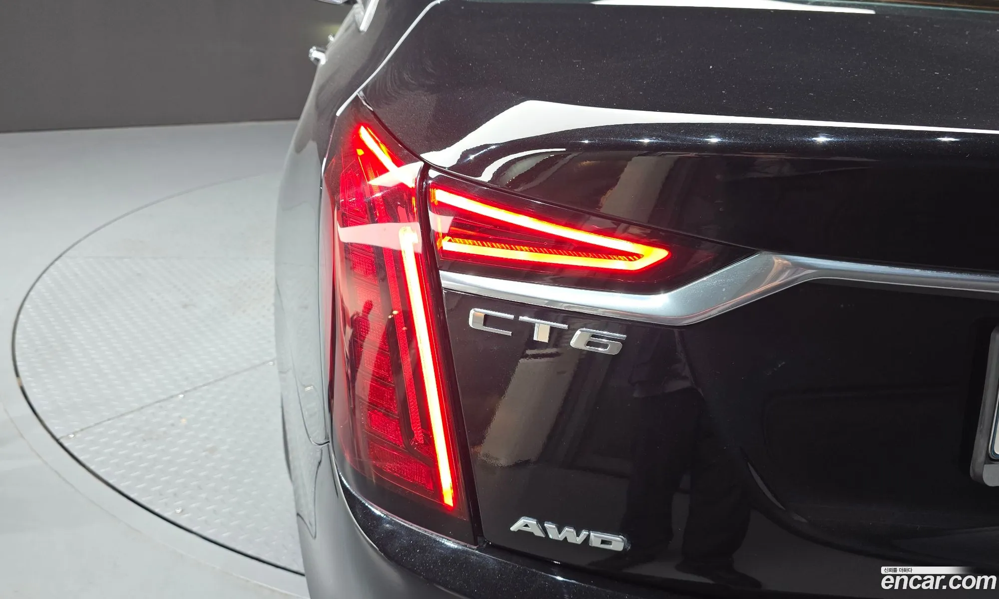 Cadillac CT6 2019 1G6K95RS8KU135337 — 10