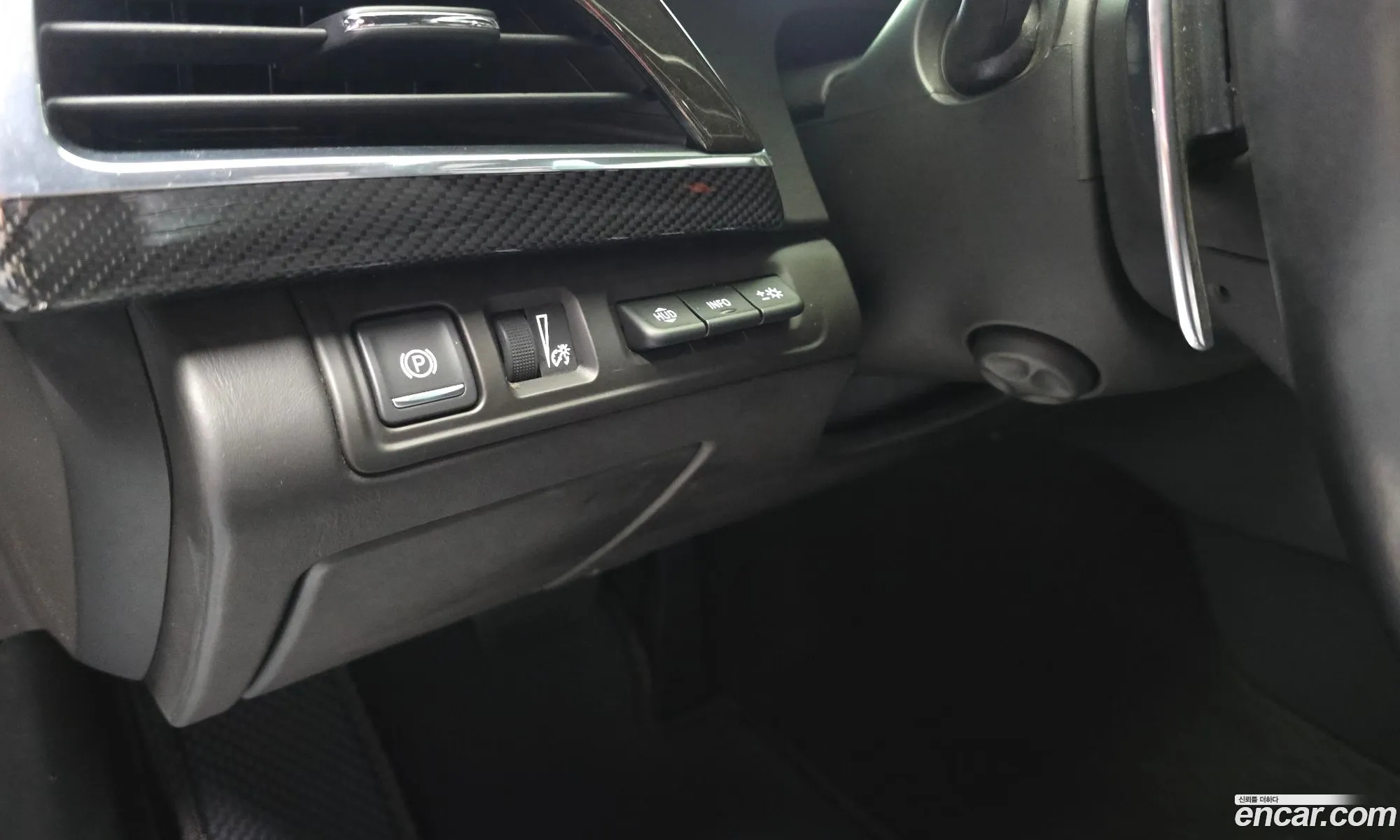 Cadillac CT6 2019 1G6K95RS8KU135337 — 11