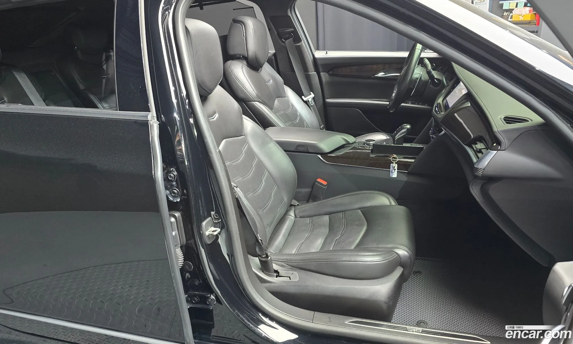 Cadillac CT6 2019 1G6K95RS8KU135337 — 7