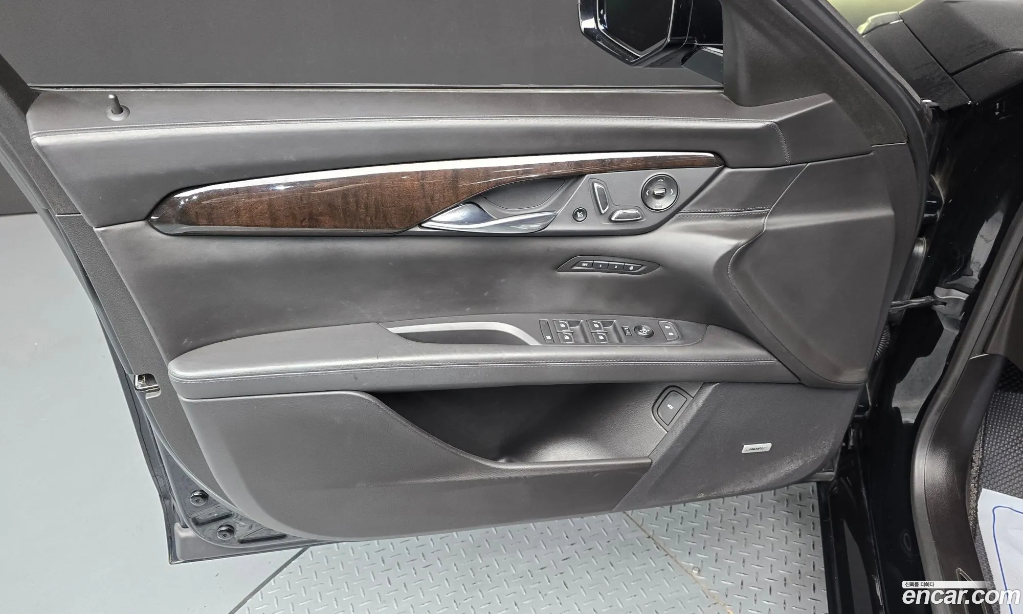 Cadillac CT6 2019 1G6K95RS8KU135337 — 27